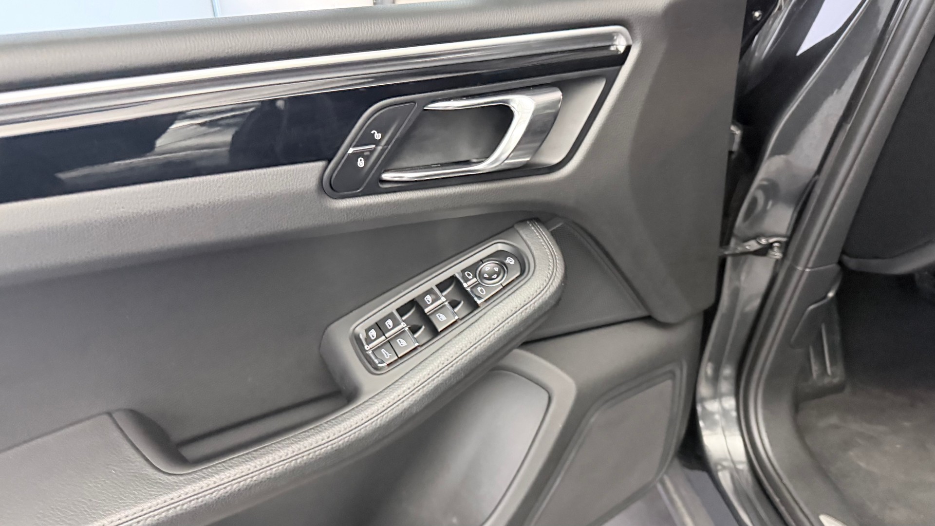 PORSCHE Macan 3.0 V6 S-image-17