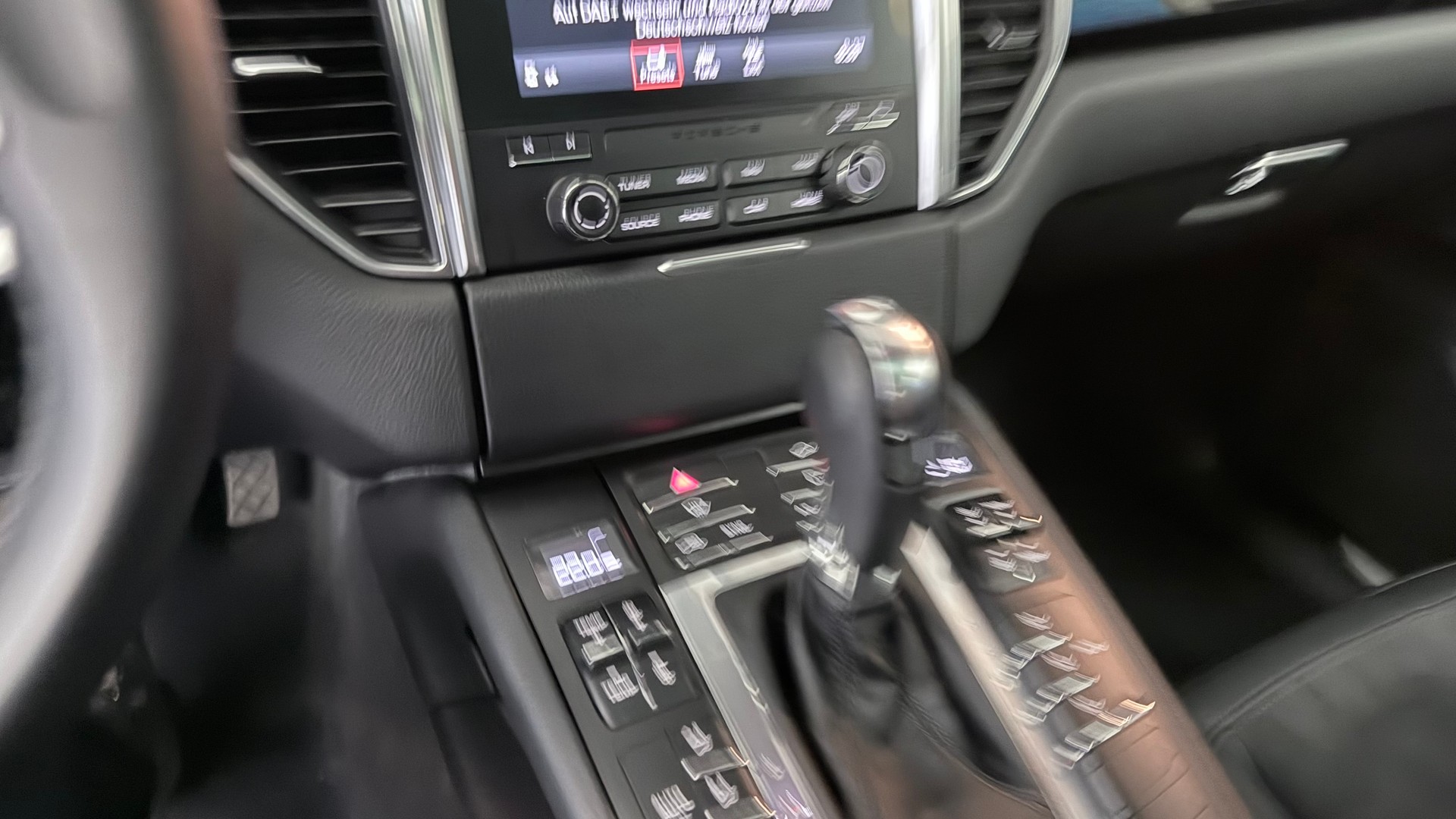 PORSCHE Macan 3.0 V6 S-image-12