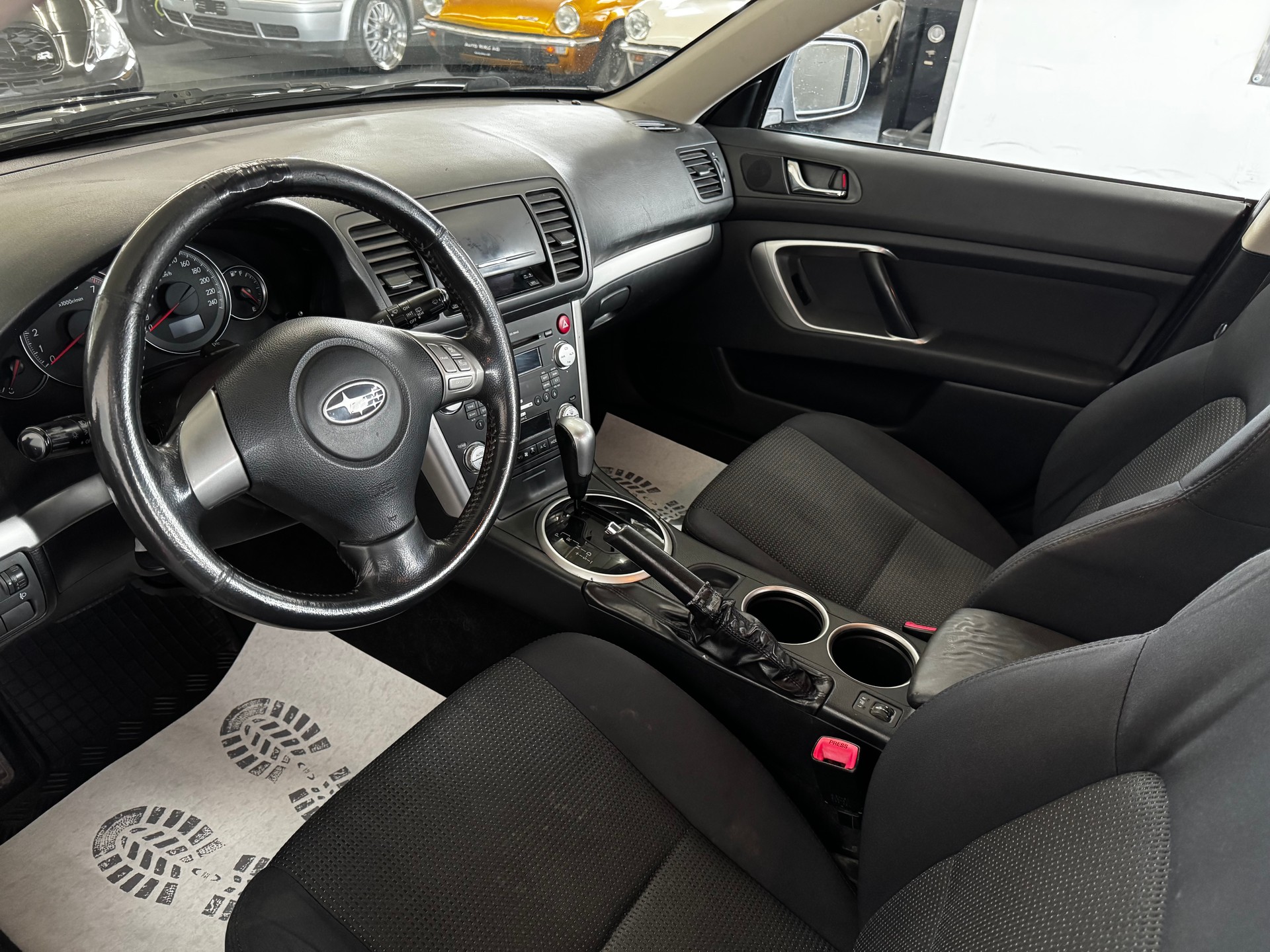 SUBARU Legacy 2.0R AWD Swiss Automatic-image-12