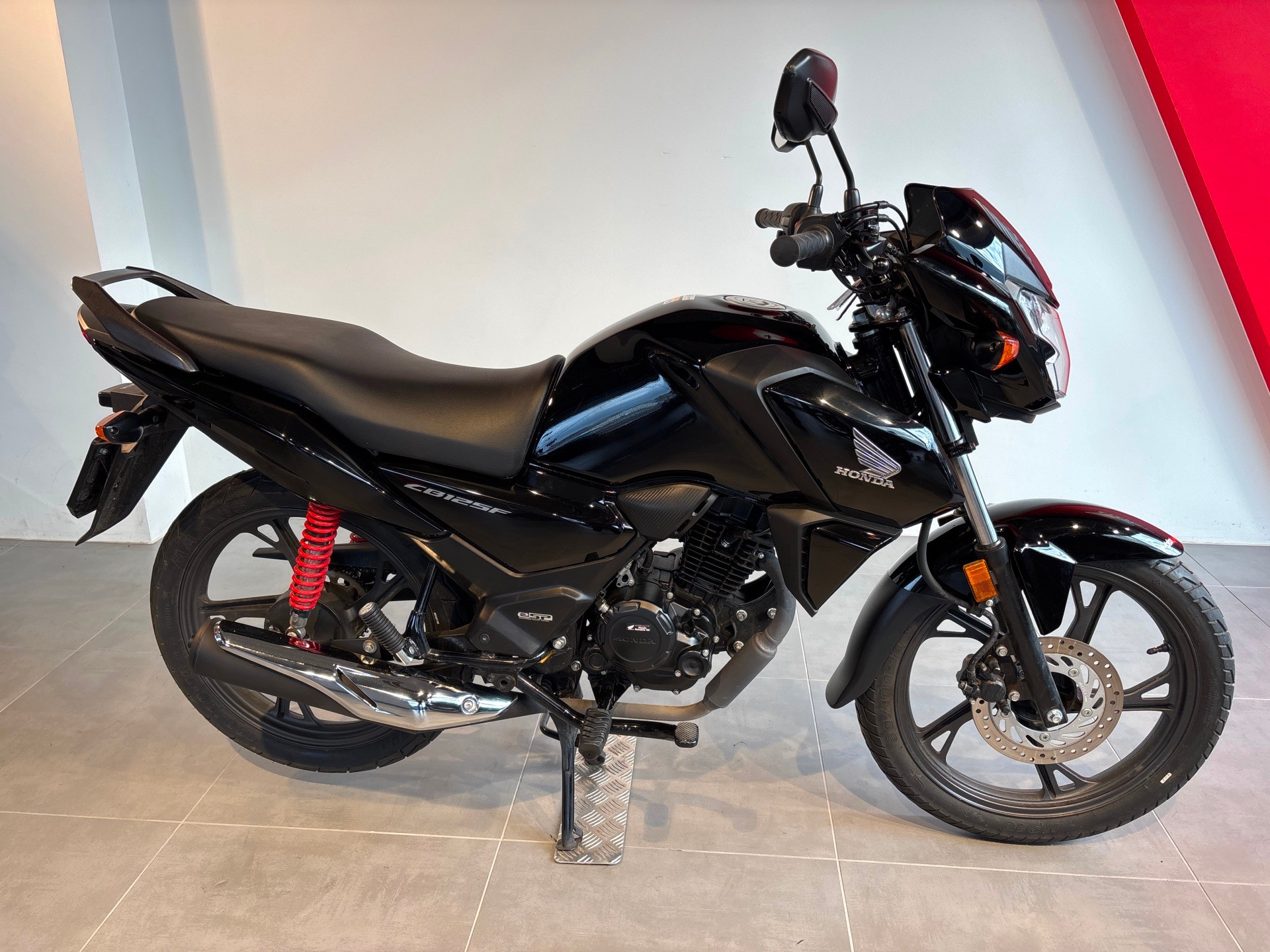 HONDA CBF 125 M-showroom-element-1