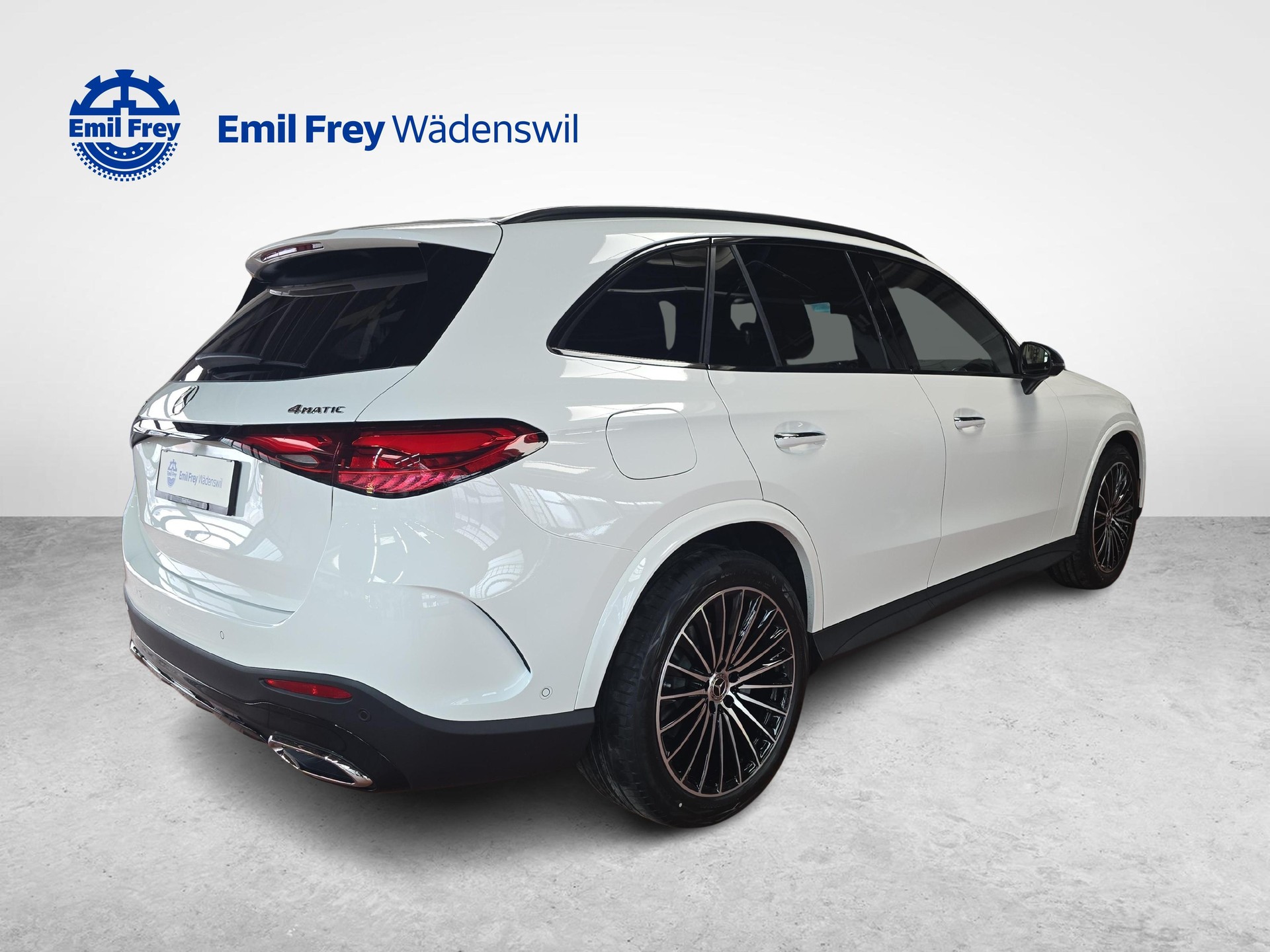 MERCEDES-BENZ GLC 300 4MATIC AMG Line-image-3