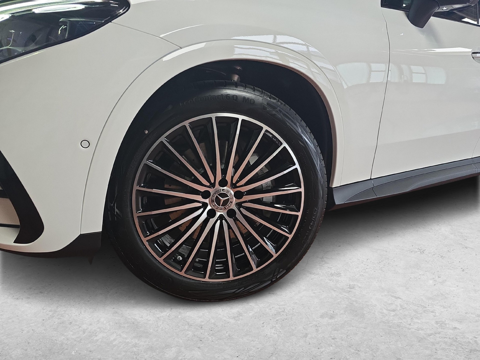 MERCEDES-BENZ GLC 300 4MATIC AMG Line-image-10