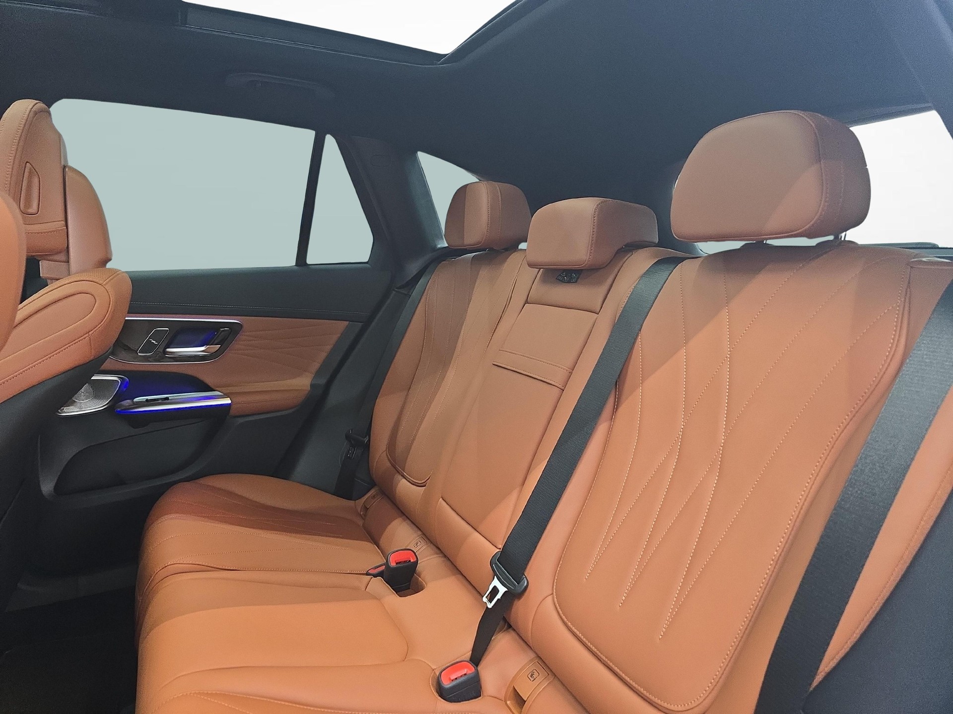 MERCEDES-BENZ GLC 300 4MATIC AMG Line-image-8