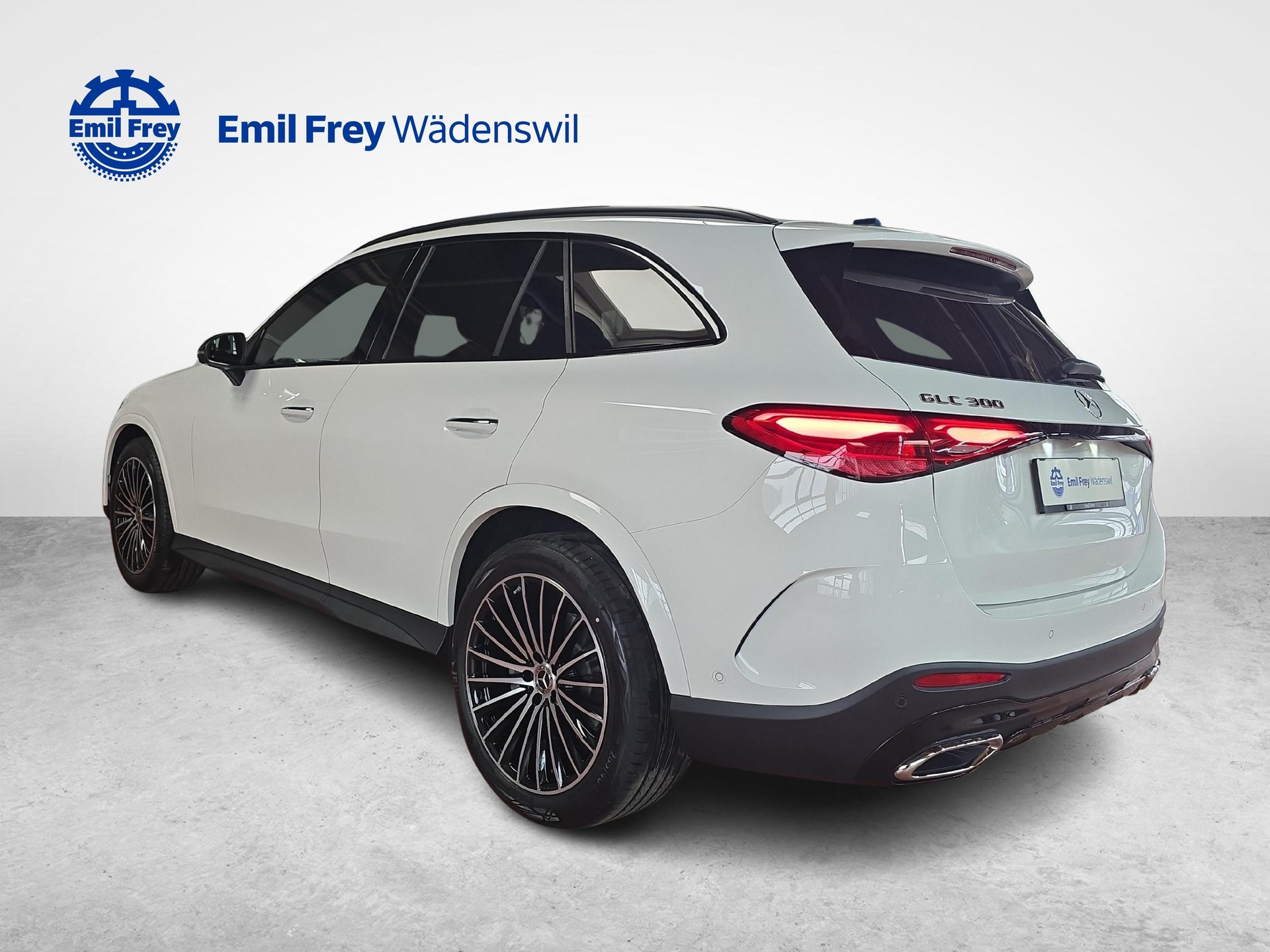 MERCEDES-BENZ GLC 300 4MATIC AMG Line-image-2