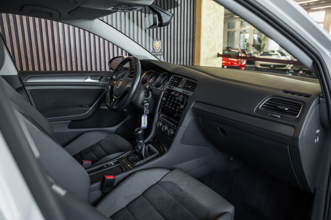 VW Golf 1.5 TSI EVO R-Line Comfortline-image-13