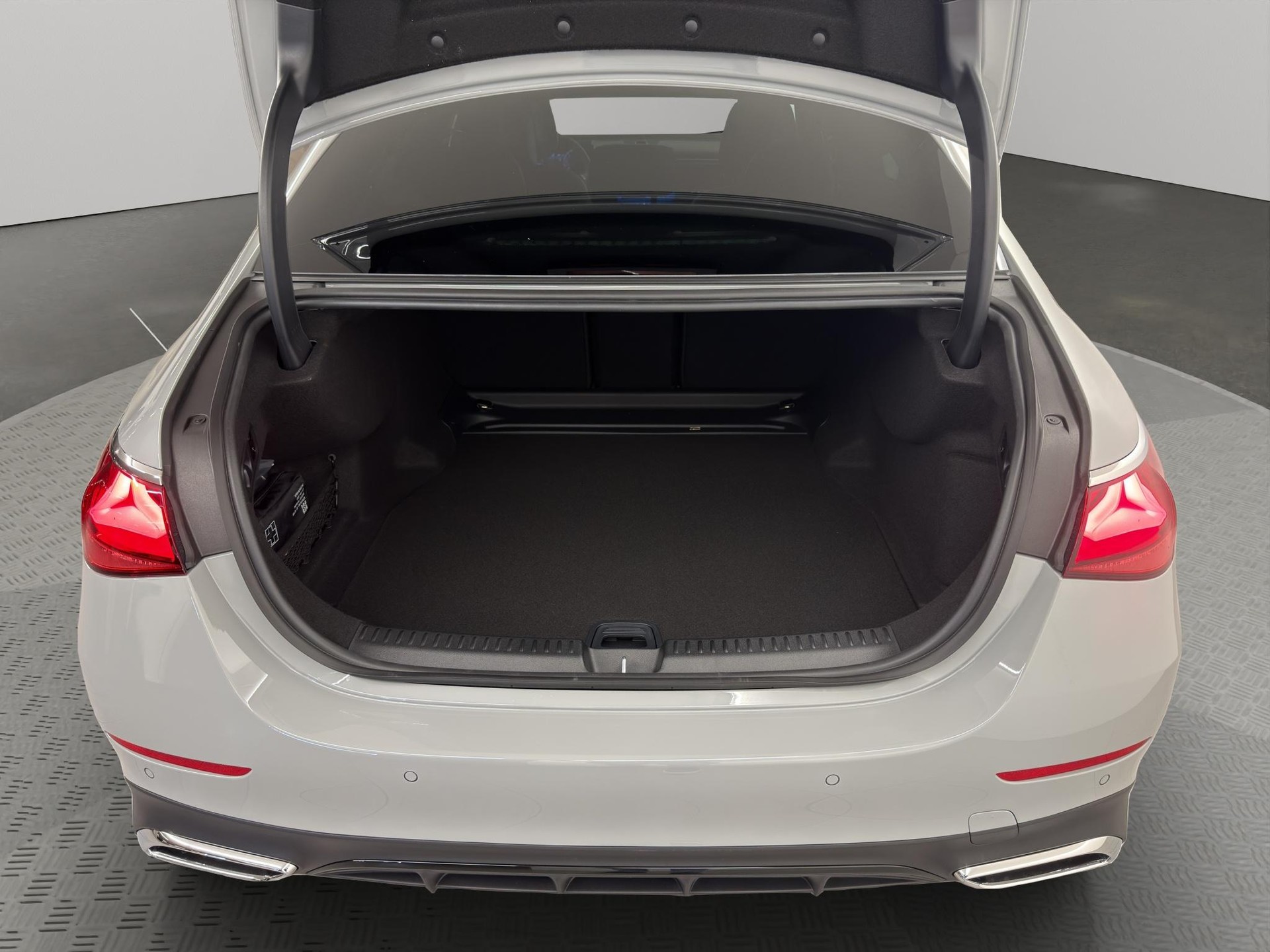 MERCEDES-BENZ E 450 d AMG Line 4matic-image-4