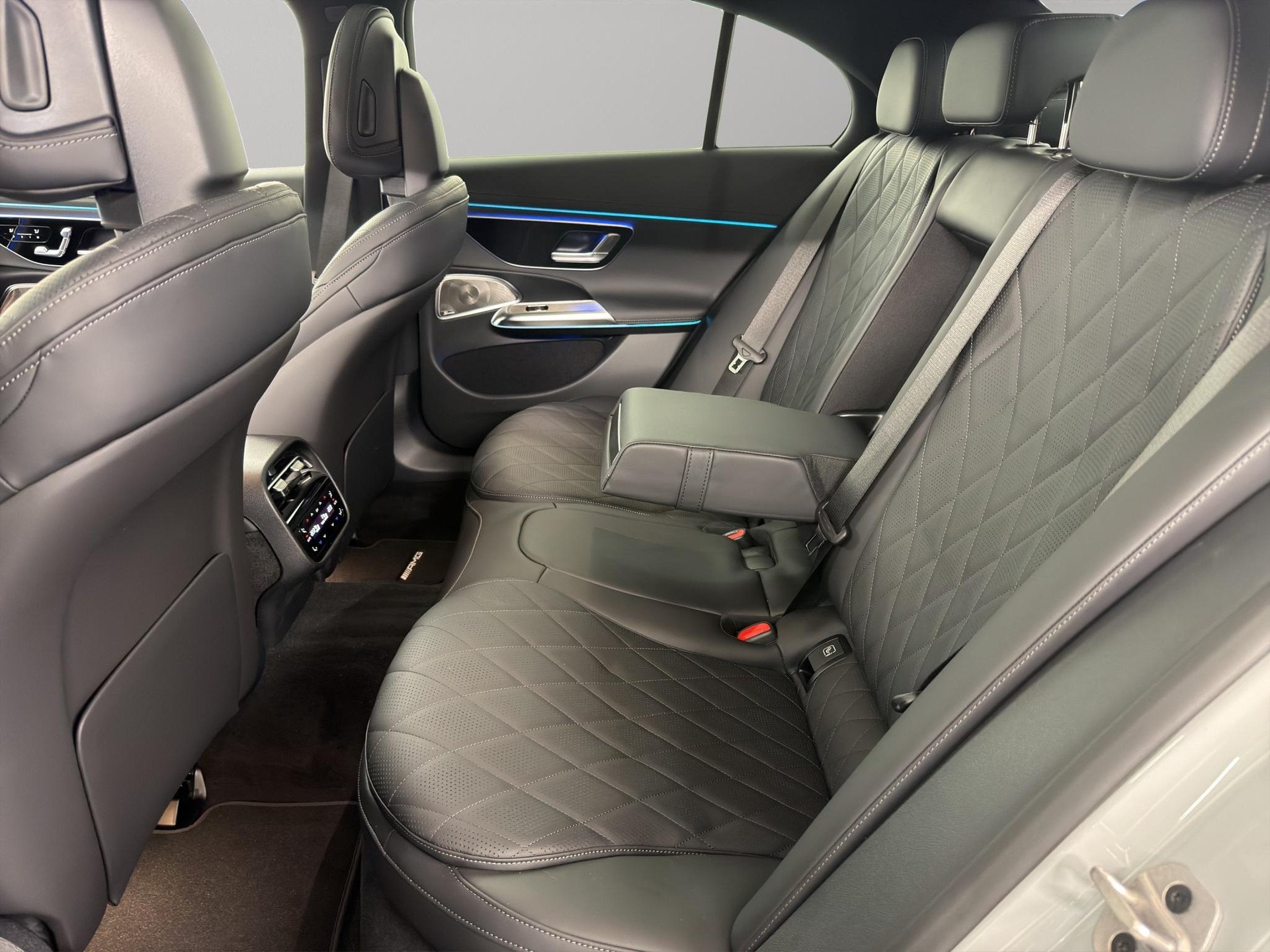 MERCEDES-BENZ E 450 d AMG Line 4matic-image-5