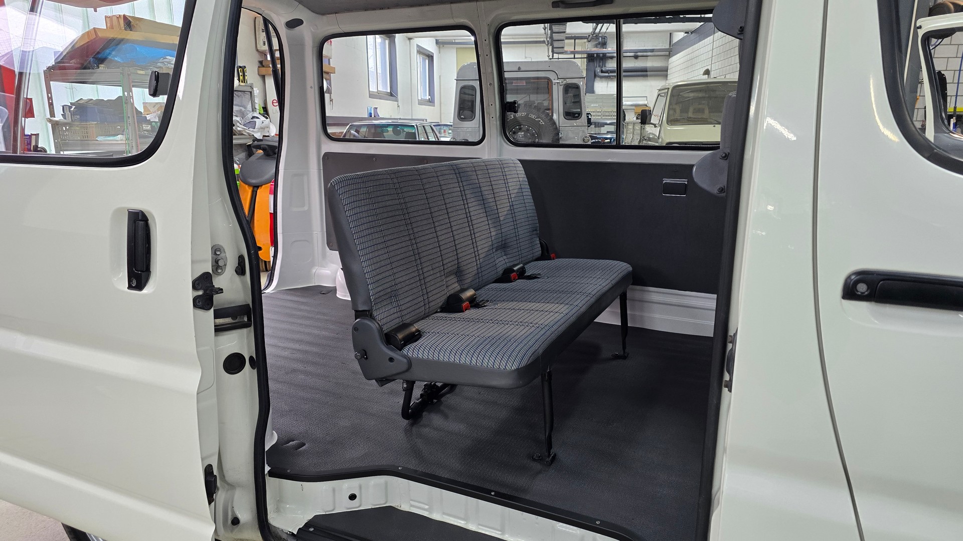TOYOTA Hiace 2.4 Kombi RCH12-image-23