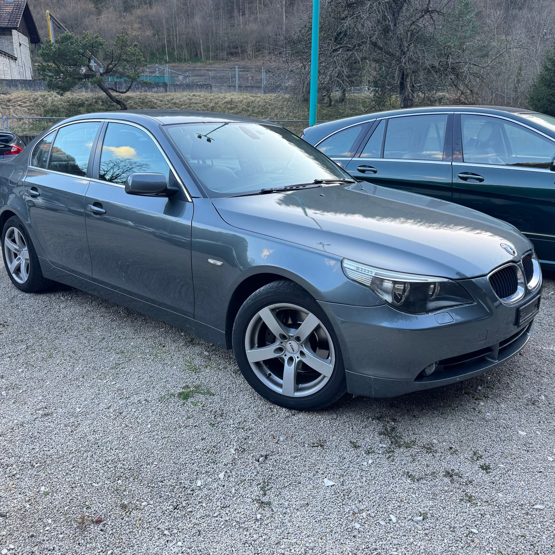 BMW 525xi-image-1