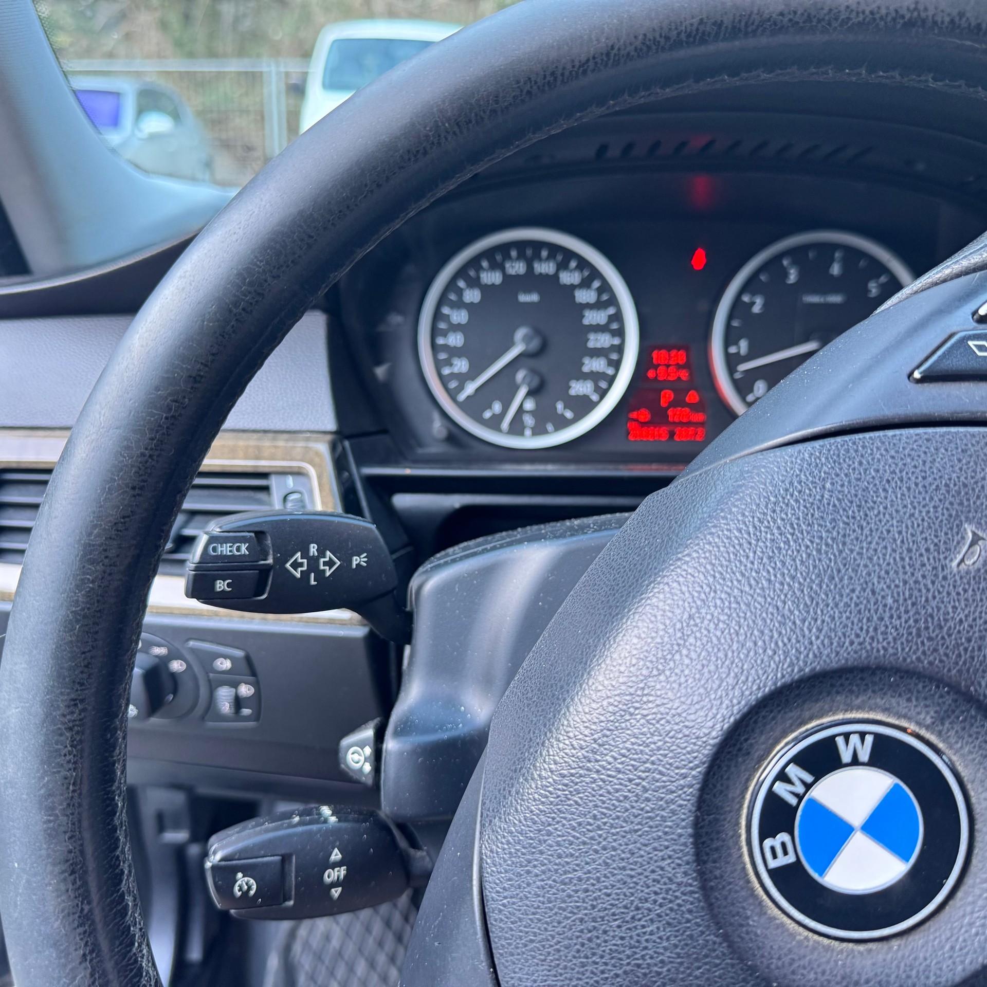 BMW 525xi-image-8