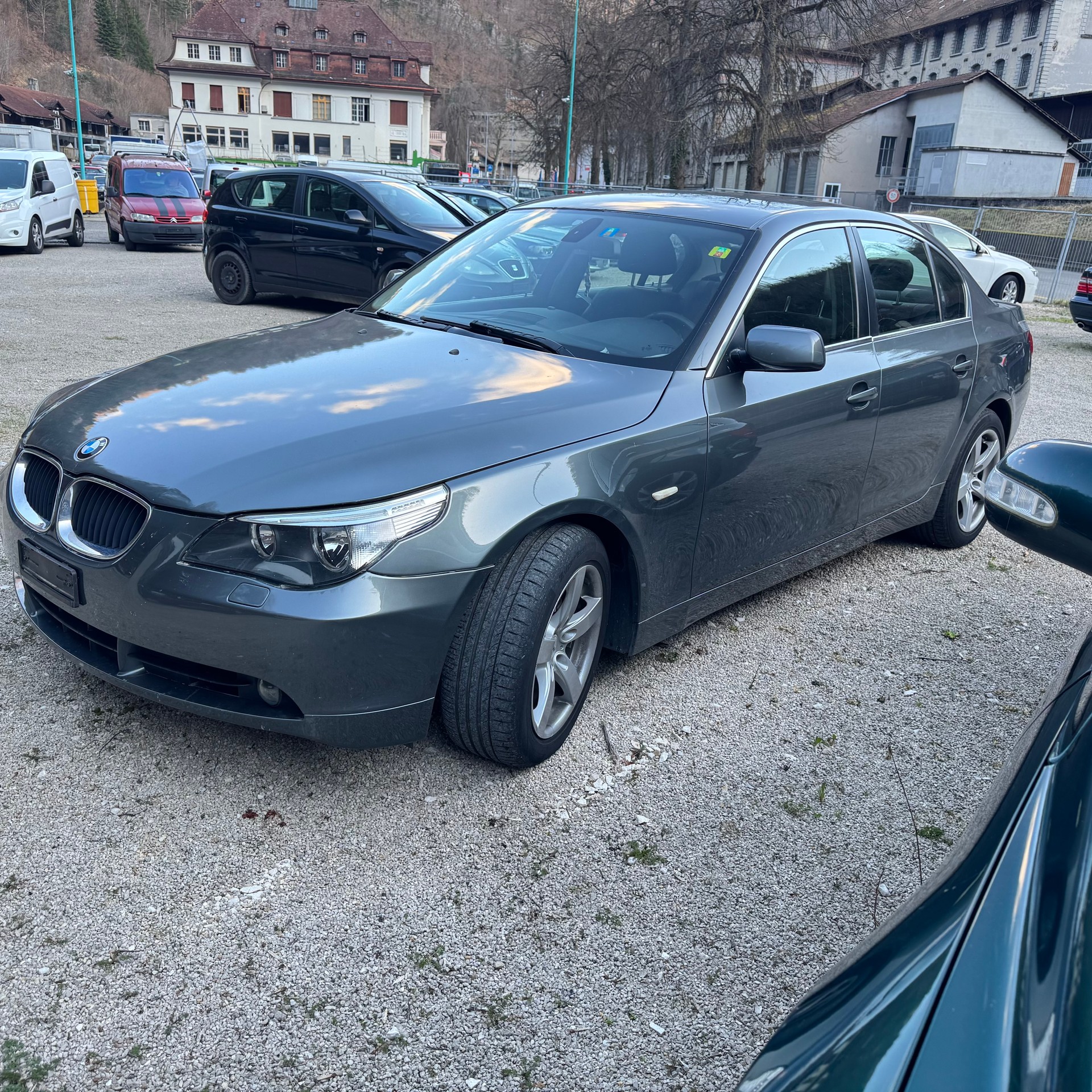 BMW 525xi-image-0
