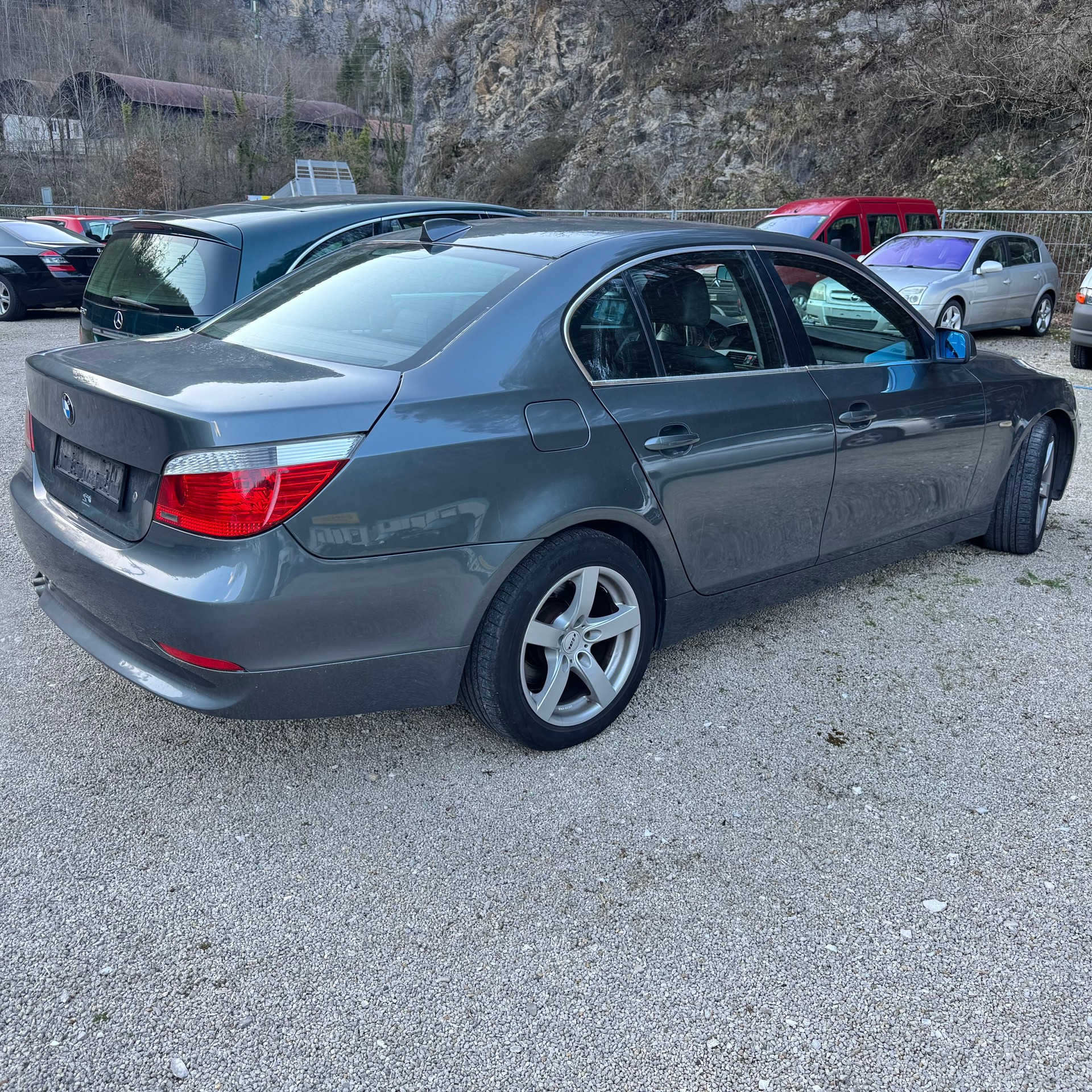 BMW 525xi-image-3