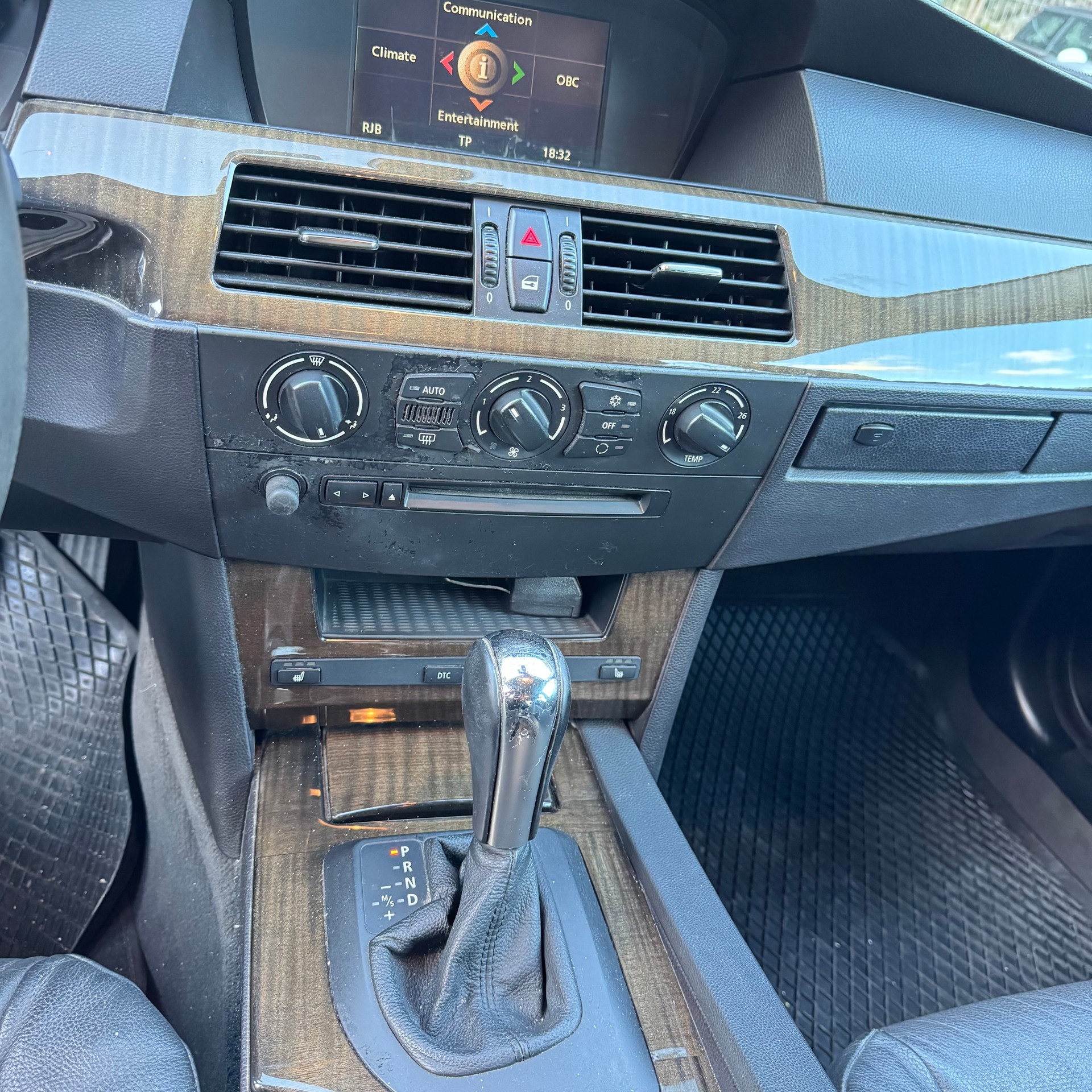 BMW 525xi-image-7