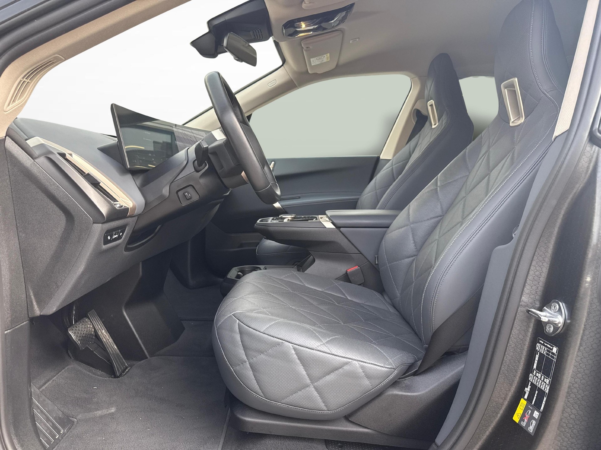 BMW iX xDrive40-image-13