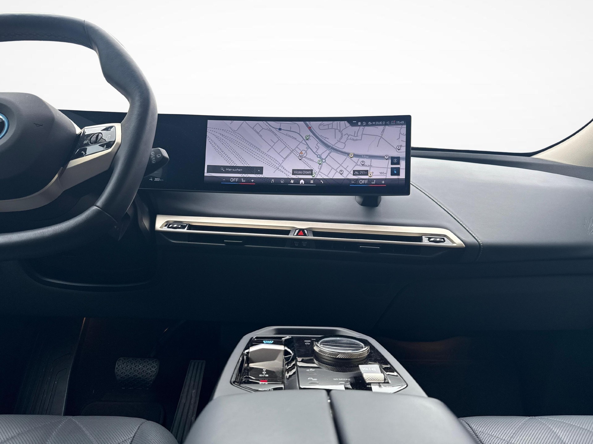 BMW iX xDrive40-image-17