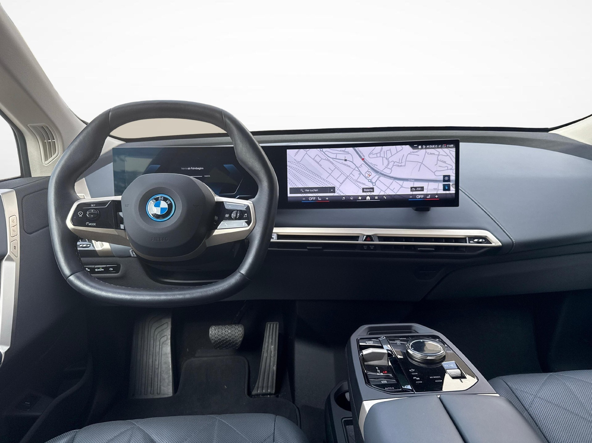 BMW iX xDrive40-image-14