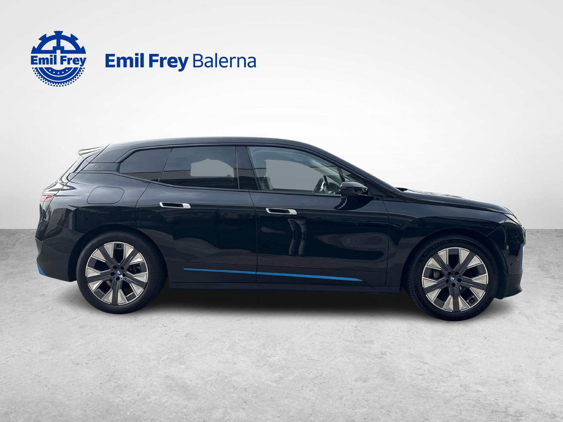 BMW iX xDrive40-image-8