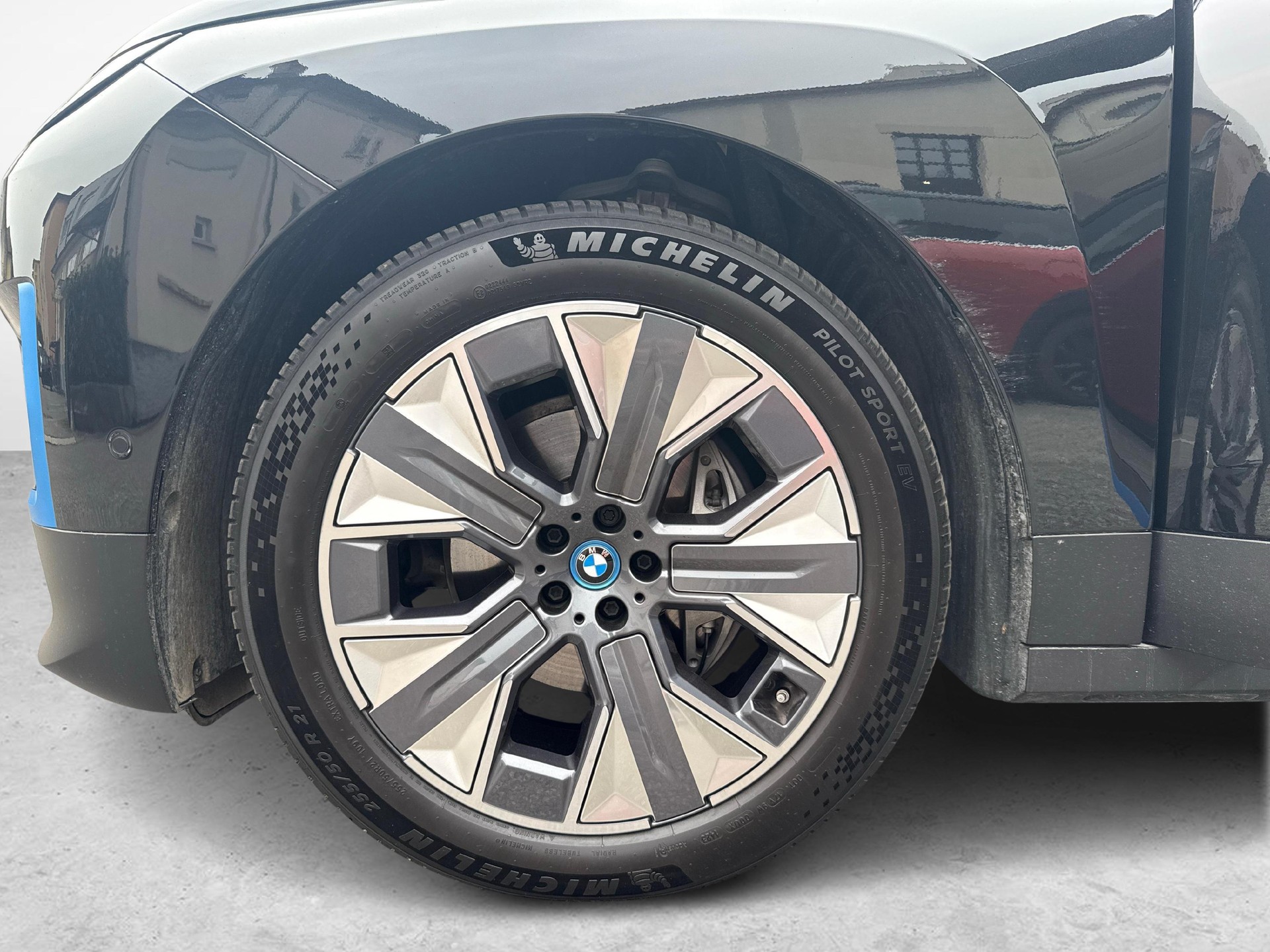 BMW iX xDrive40-image-11