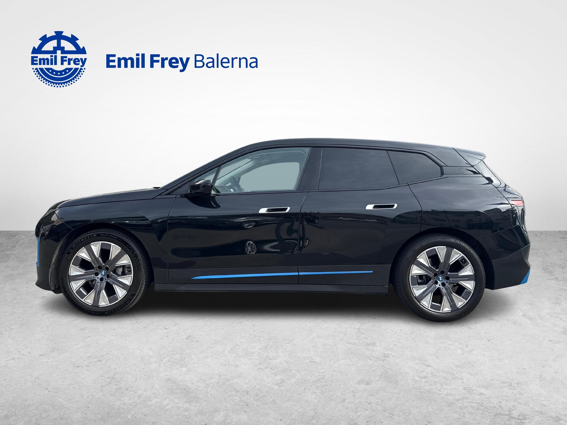 BMW iX xDrive40-image-4
