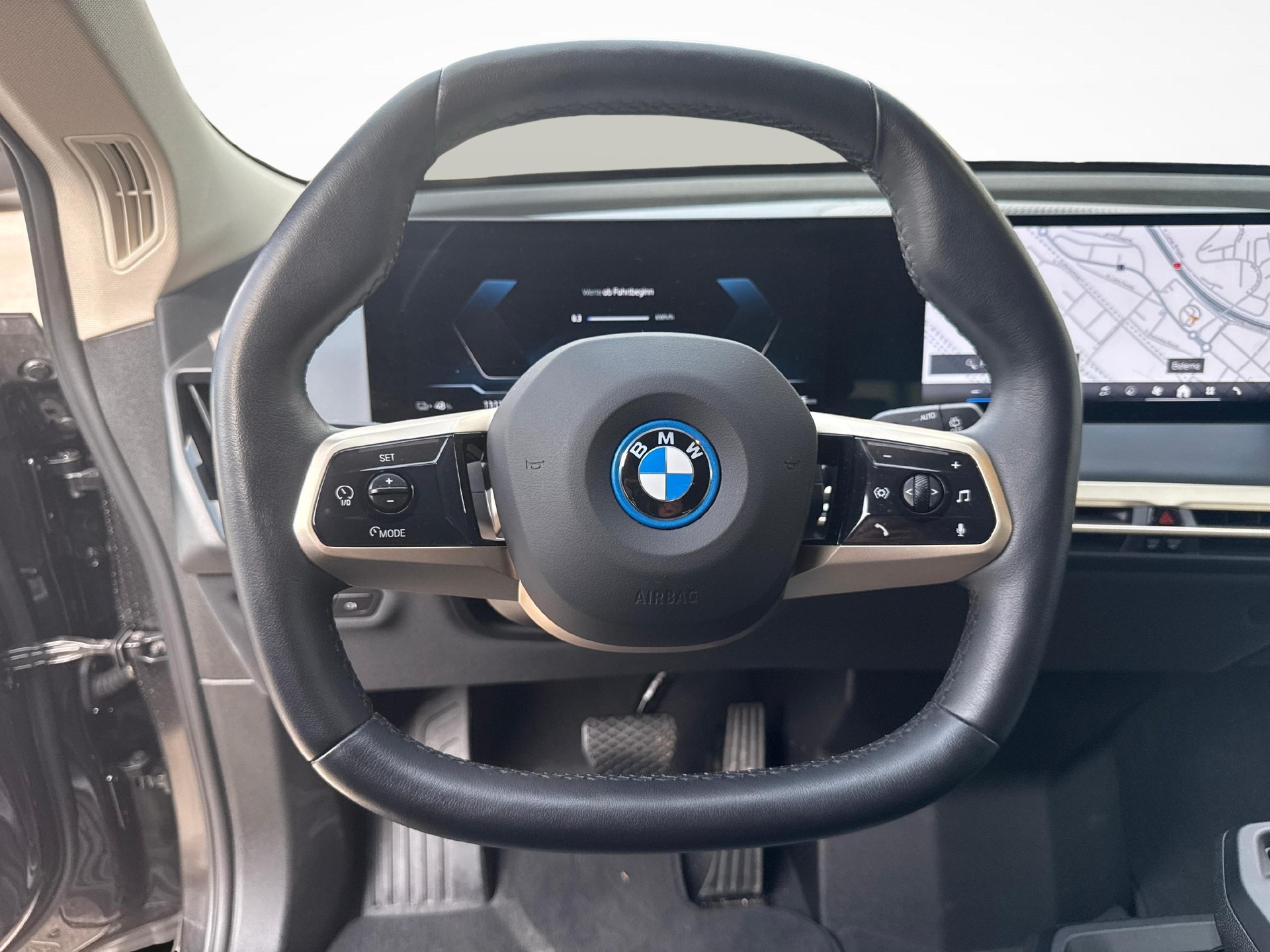 BMW iX xDrive40-image-15
