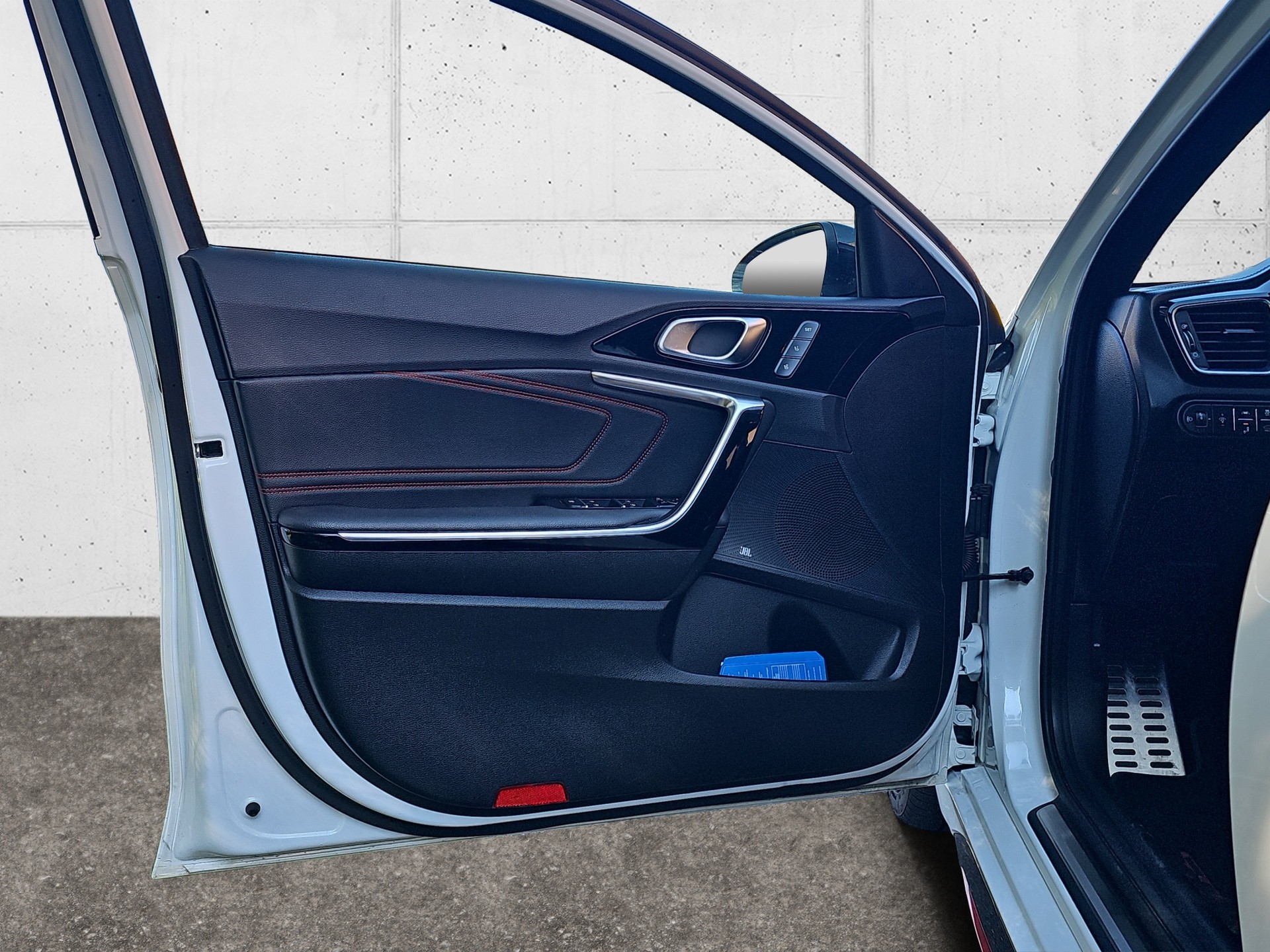 KIA ProCeed 1.6 T-GDi GT DCT-image-28