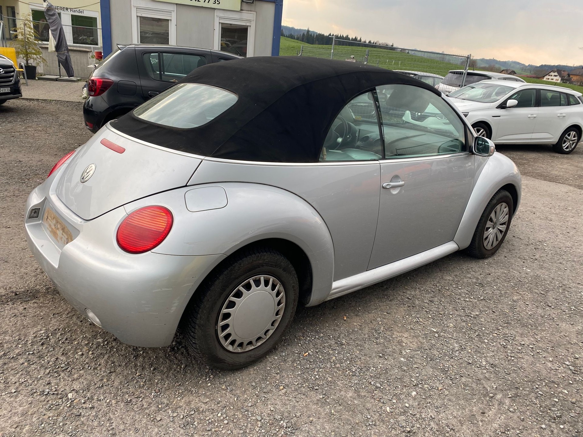 VW Beetle Cabrio 1.6-image-4