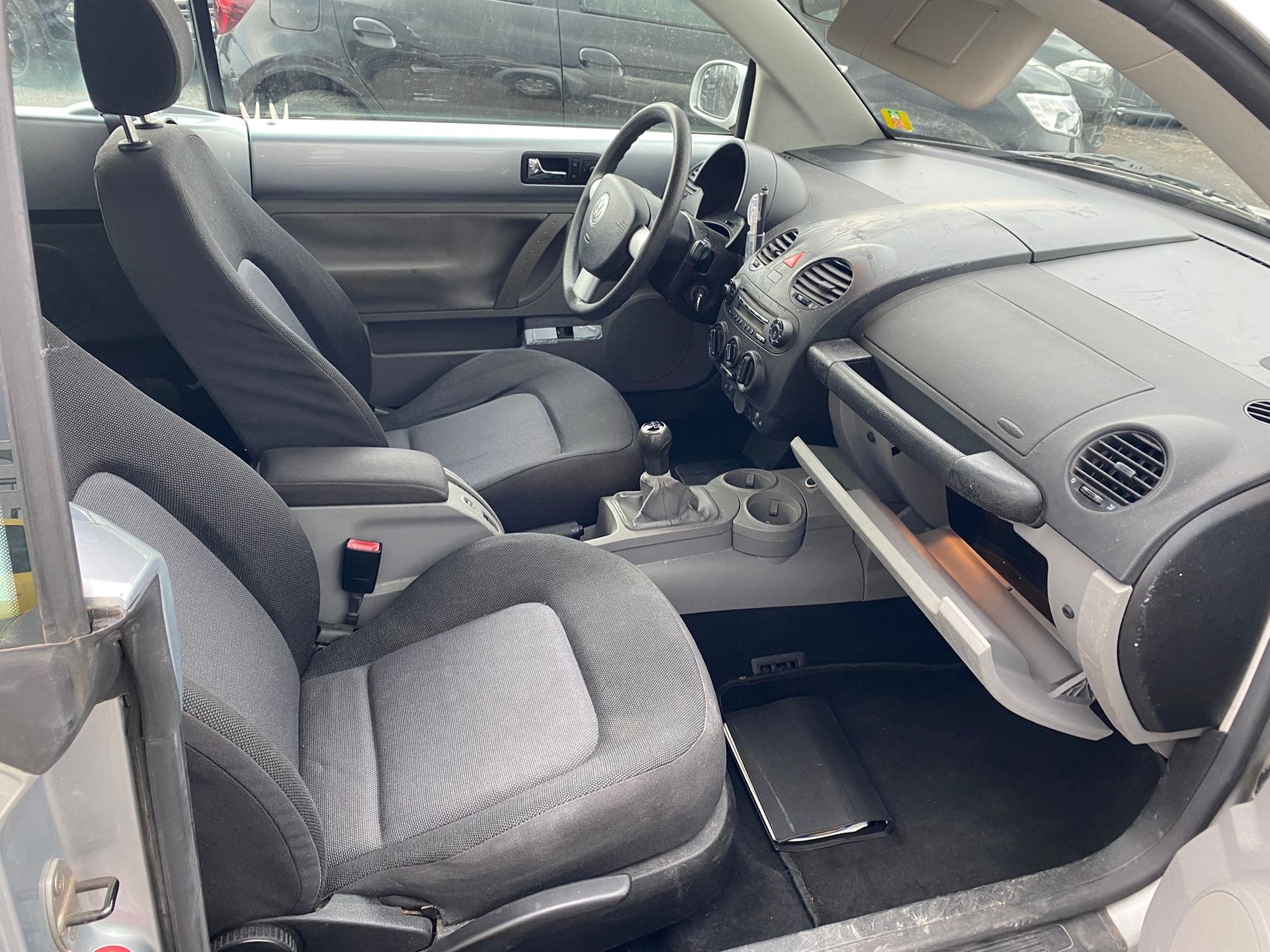 VW Beetle Cabrio 1.6-image-8
