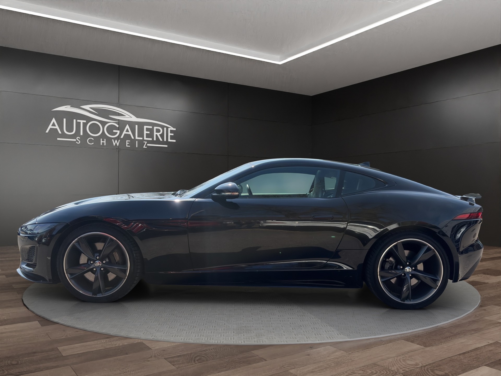 JAGUAR F-Type Coupé 2.0 I4 R-Dynamic Automatik | Panorama Glas | ALL BLACK | Heckspoiler |-showroom-element-1
