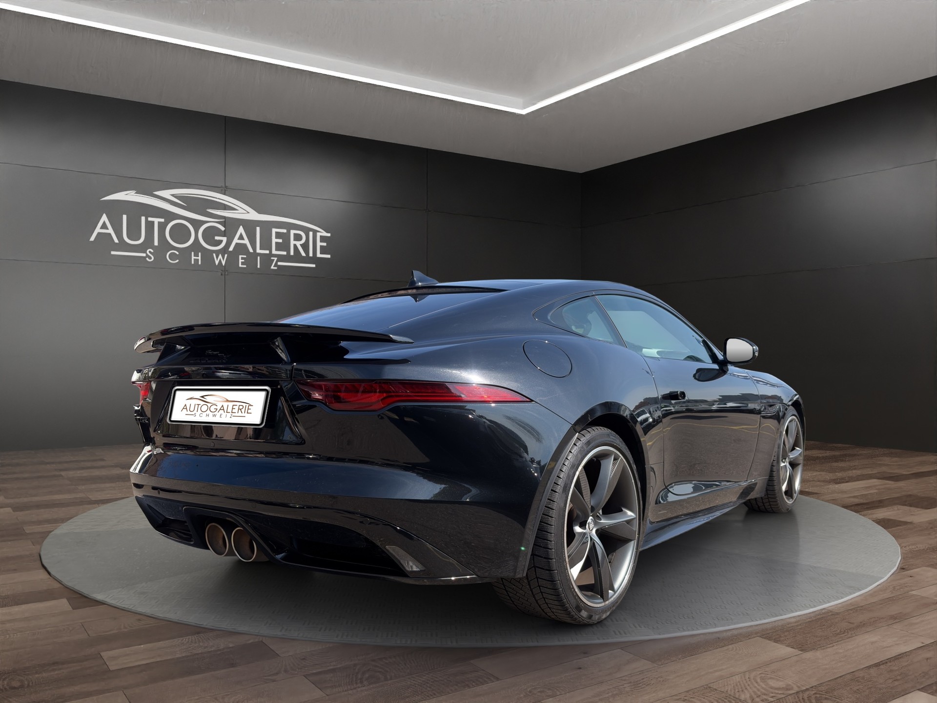 JAGUAR F-Type Coupé 2.0 I4 R-Dynamic Automatik | Panorama Glas | ALL BLACK | Heckspoiler |-image-4