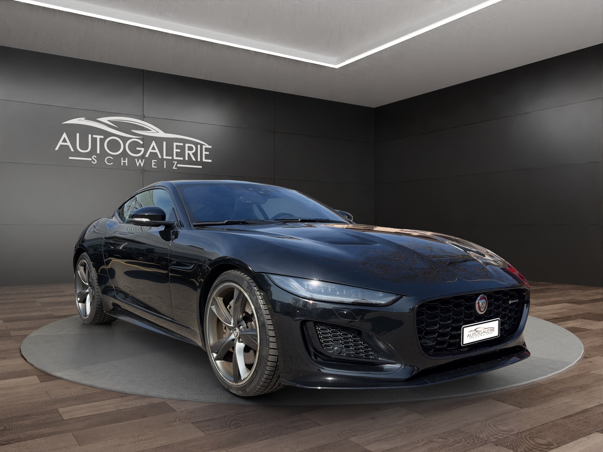 JAGUAR F-Type Coupé 2.0 I4 R-Dynamic Automatik | Panorama Glas | ALL BLACK | Heckspoiler |-image-7
