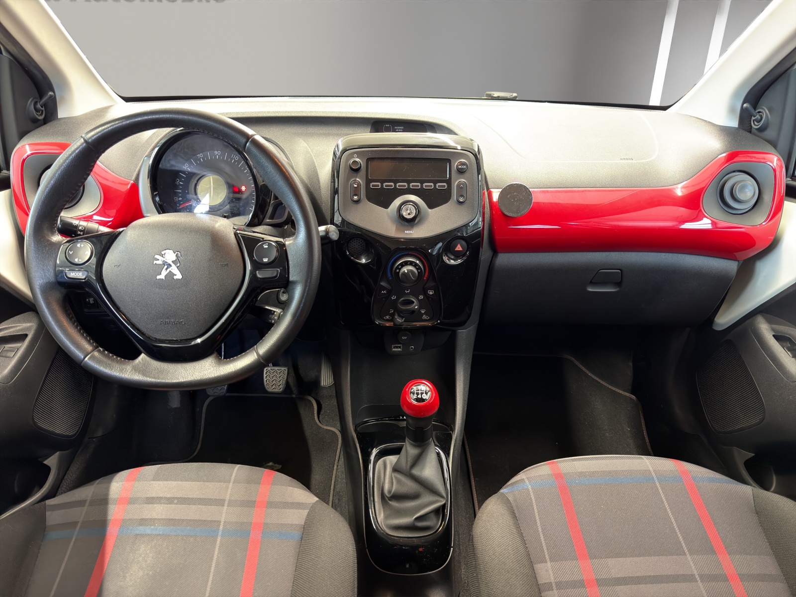 PEUGEOT 108 1.2 VTi Active-image-9