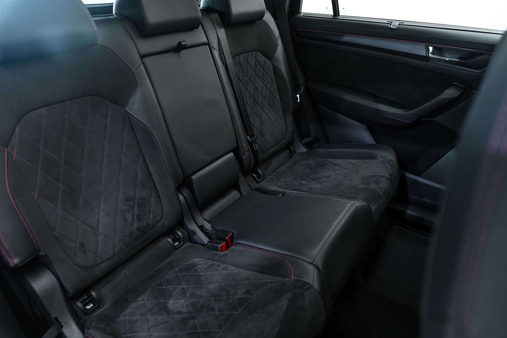 SKODA Kodiaq 2.0 Bi-TDI SCR RS 4x4 DSG 240PS-image-15