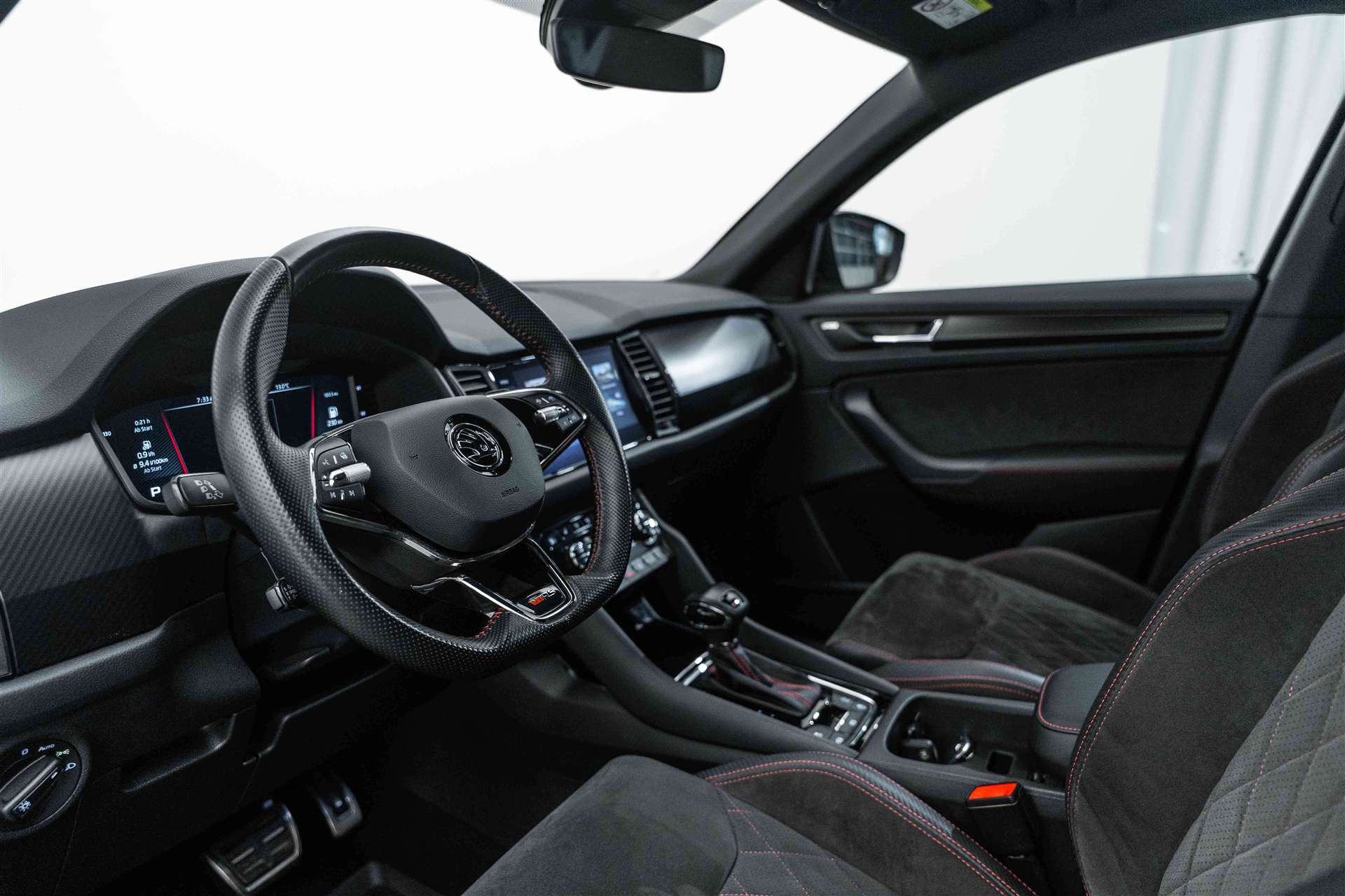 SKODA Kodiaq 2.0 Bi-TDI SCR RS 4x4 DSG 240PS-image-8