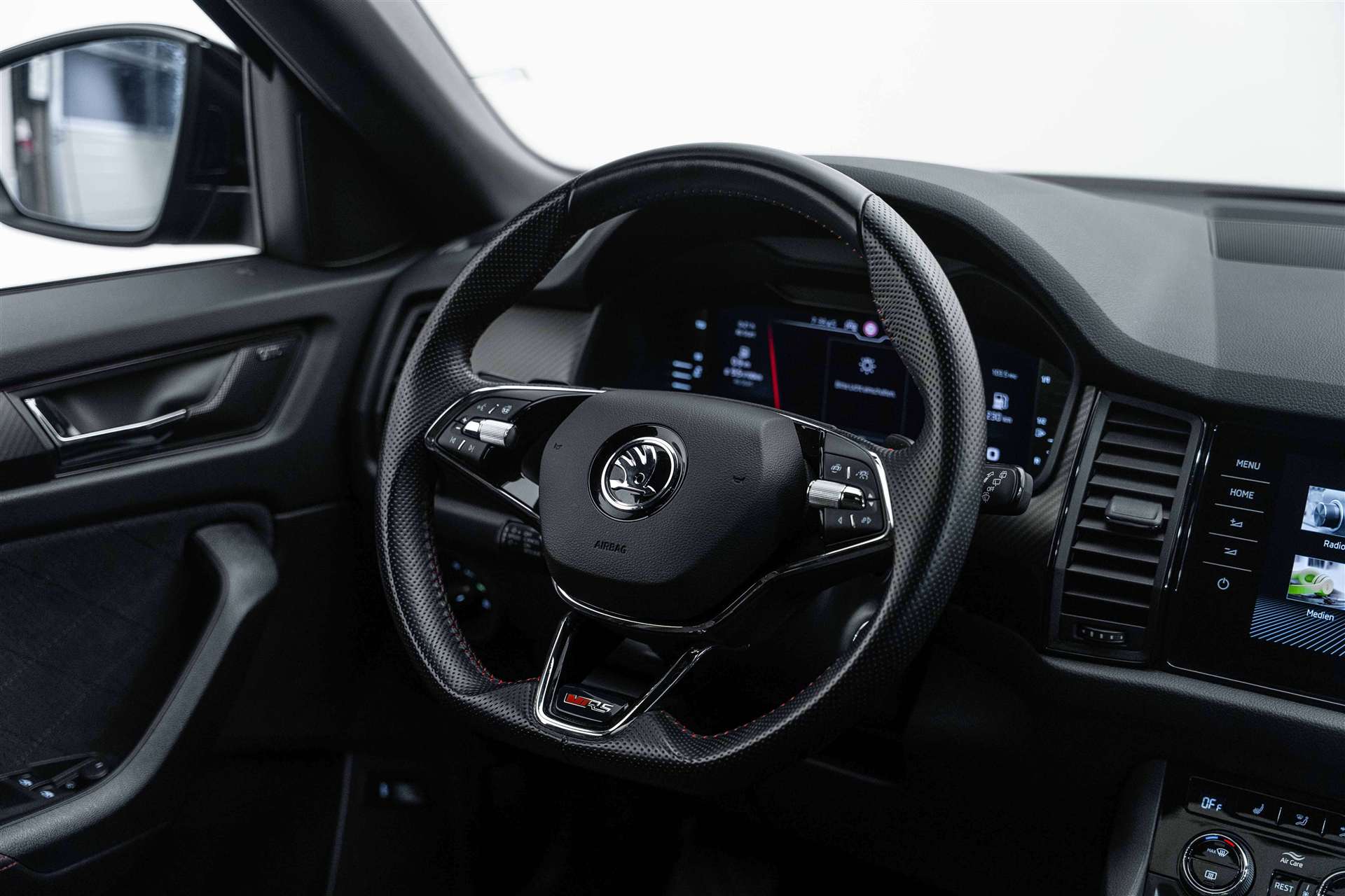 SKODA Kodiaq 2.0 Bi-TDI SCR RS 4x4 DSG 240PS-image-10
