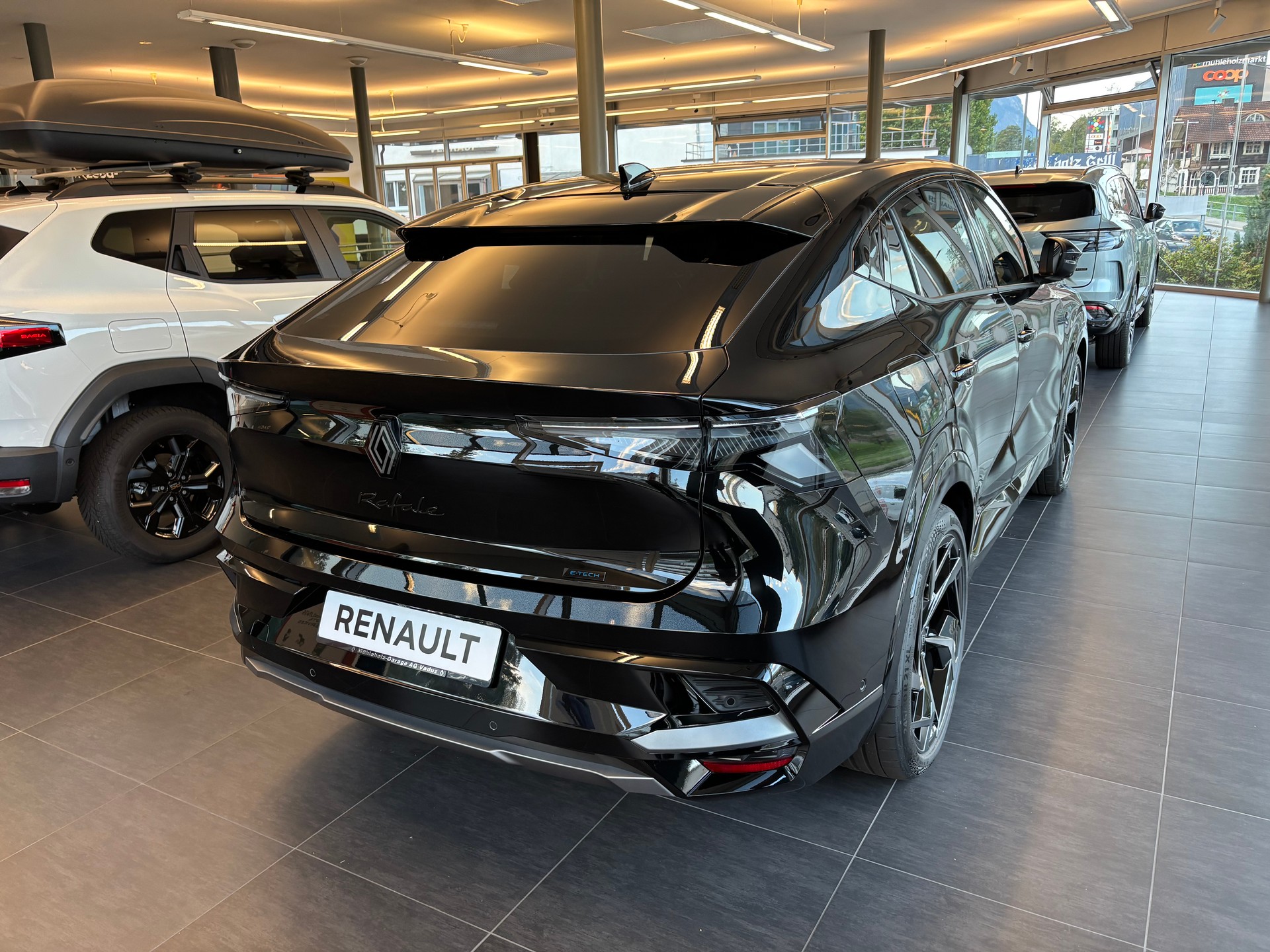 RENAULT Rafale 1.2 E-Tech Plug-in Hybrid 300 4x4 Atelier Alpine-image-2