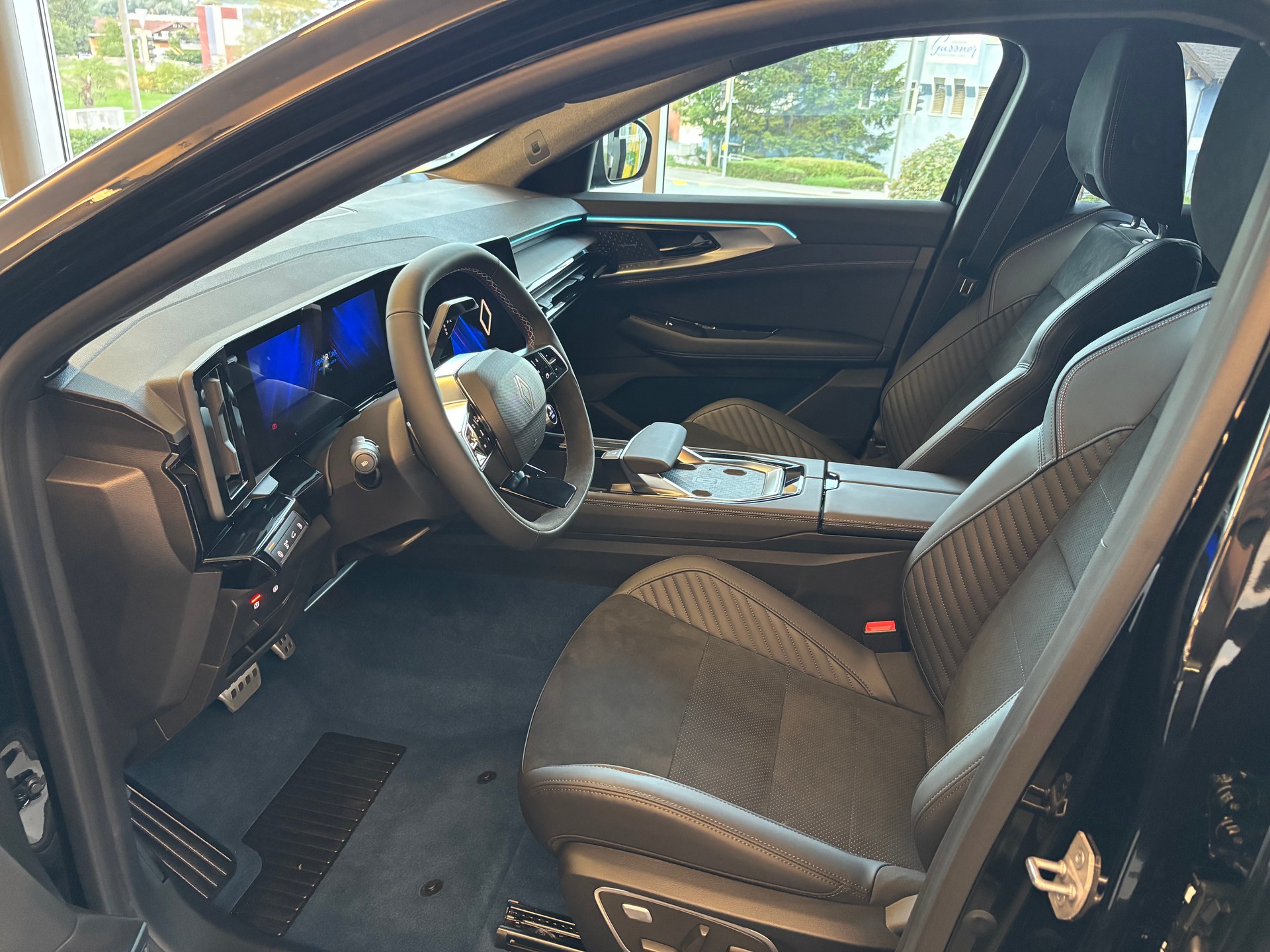 RENAULT Rafale 1.2 E-Tech Plug-in Hybrid 300 4x4 Atelier Alpine-image-5