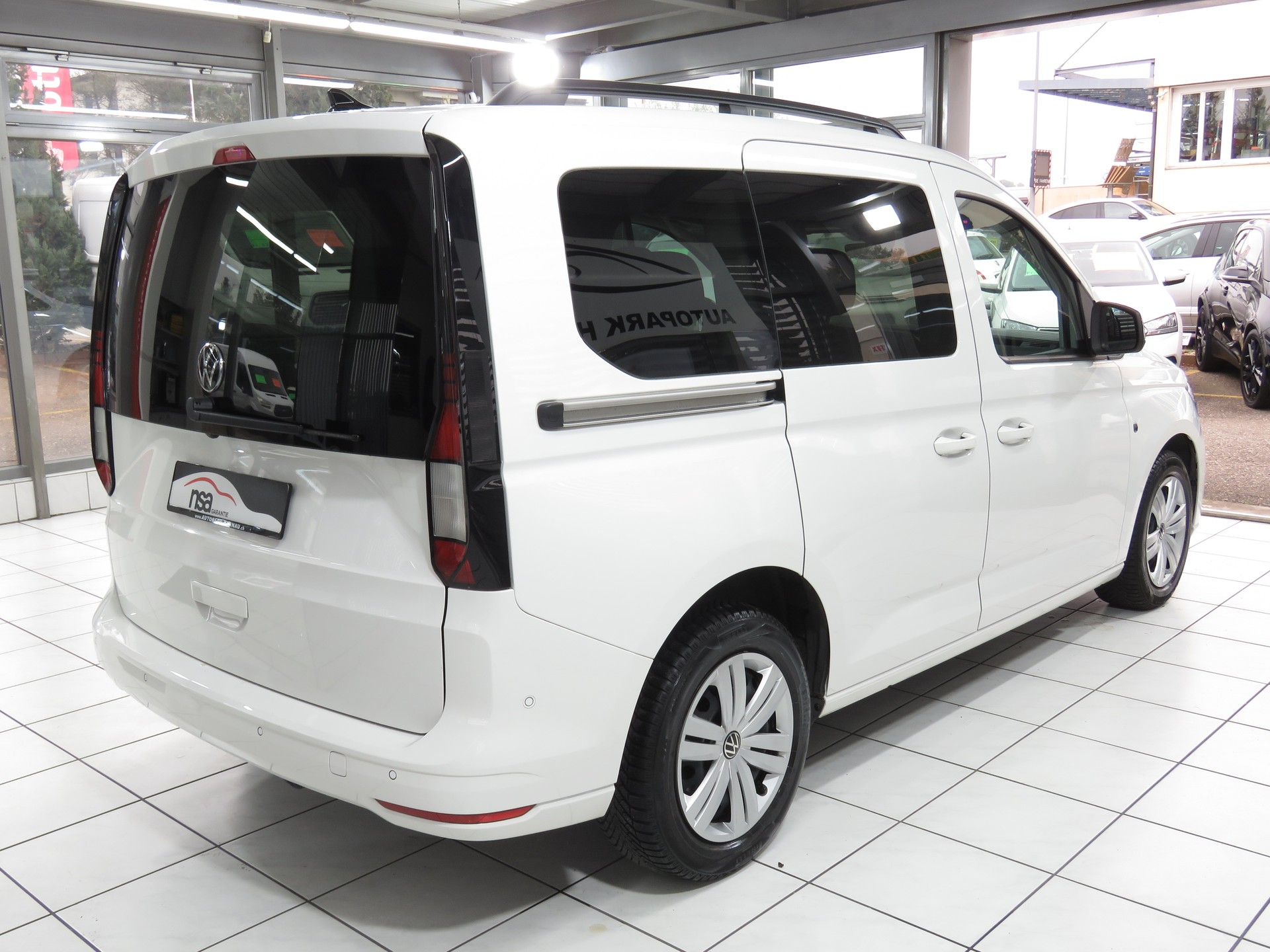 VW Caddy 2.0 TDI Liberty DSG-image-3