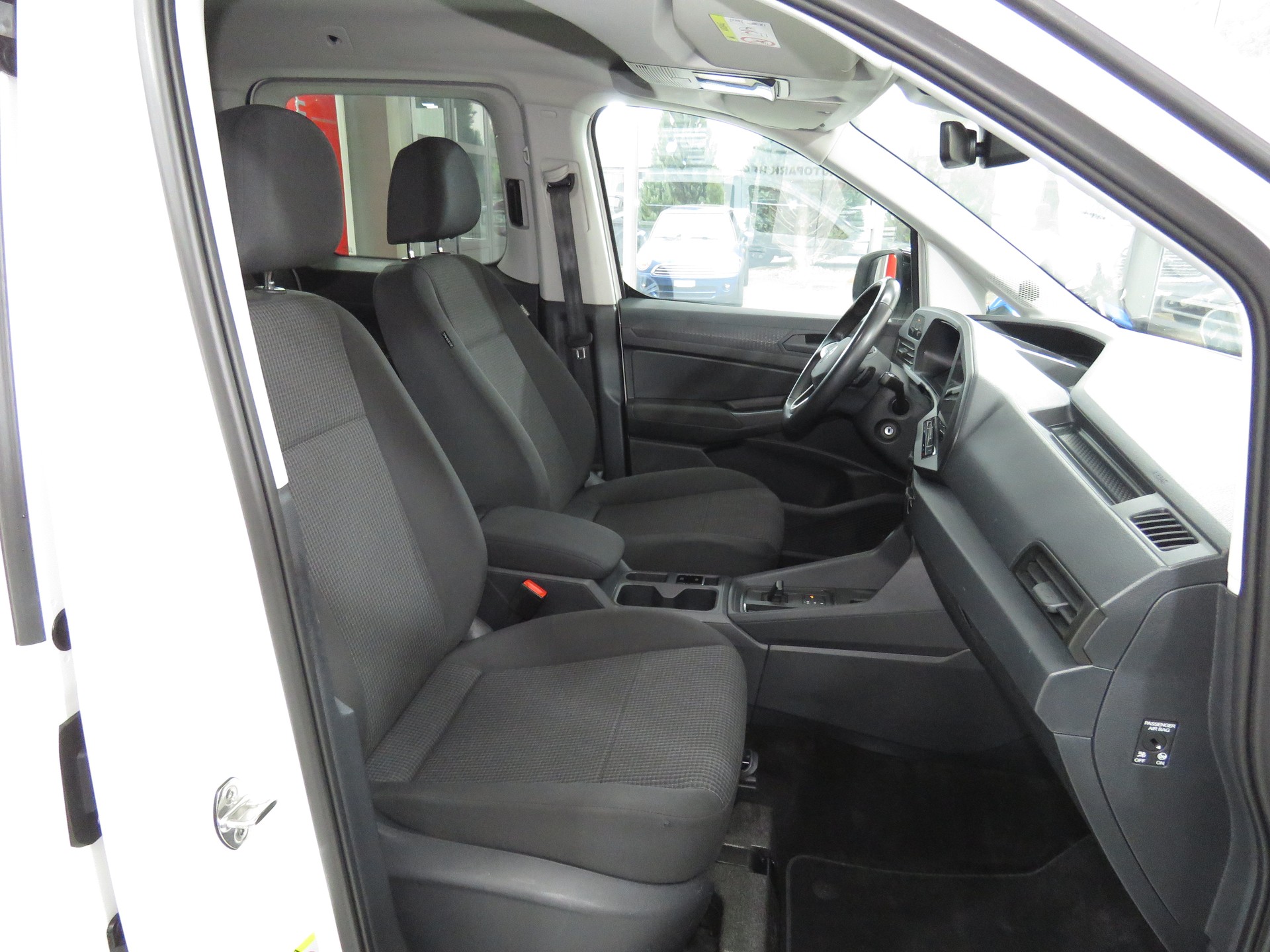VW Caddy 2.0 TDI Liberty DSG-image-10