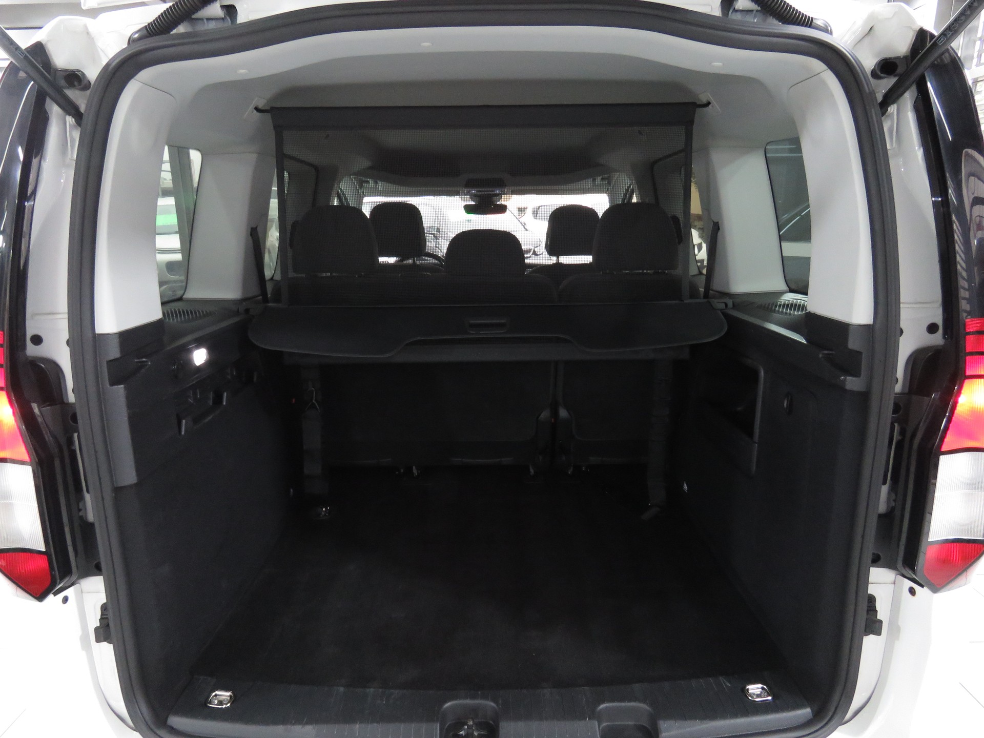 VW Caddy 2.0 TDI Liberty DSG-image-21