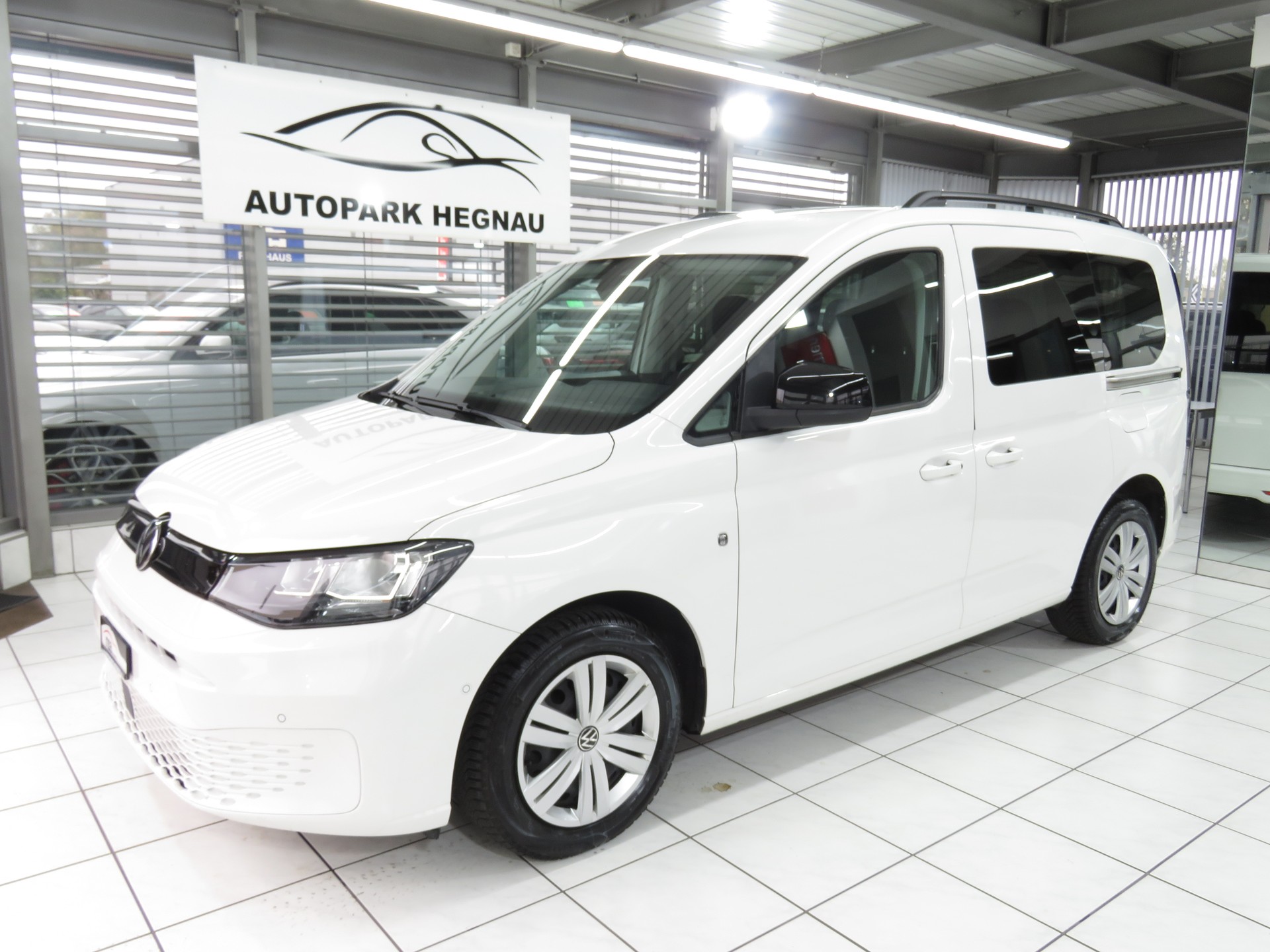 VW Caddy 2.0 TDI Liberty DSG-image-0