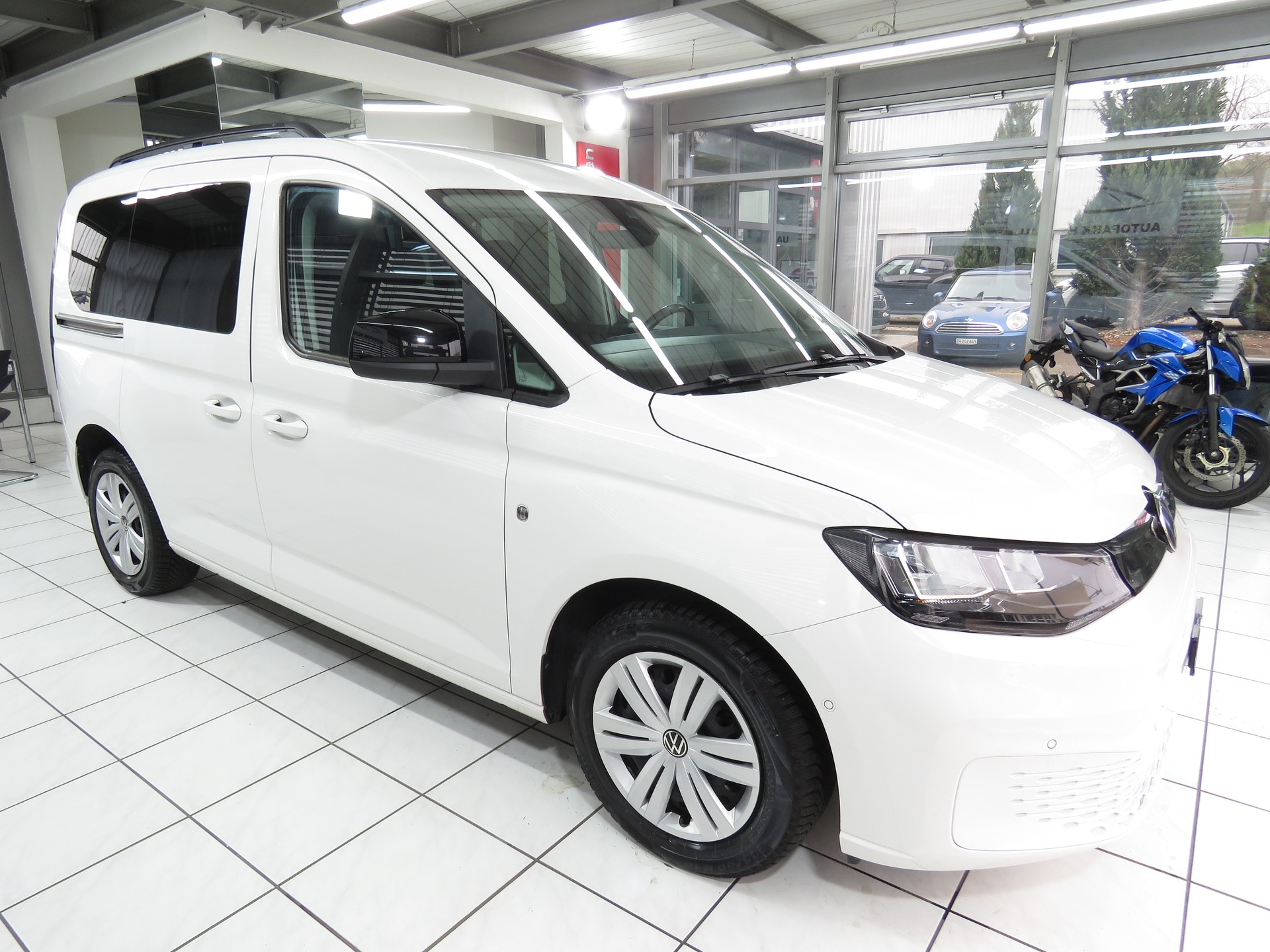 VW Caddy 2.0 TDI Liberty DSG-image-2