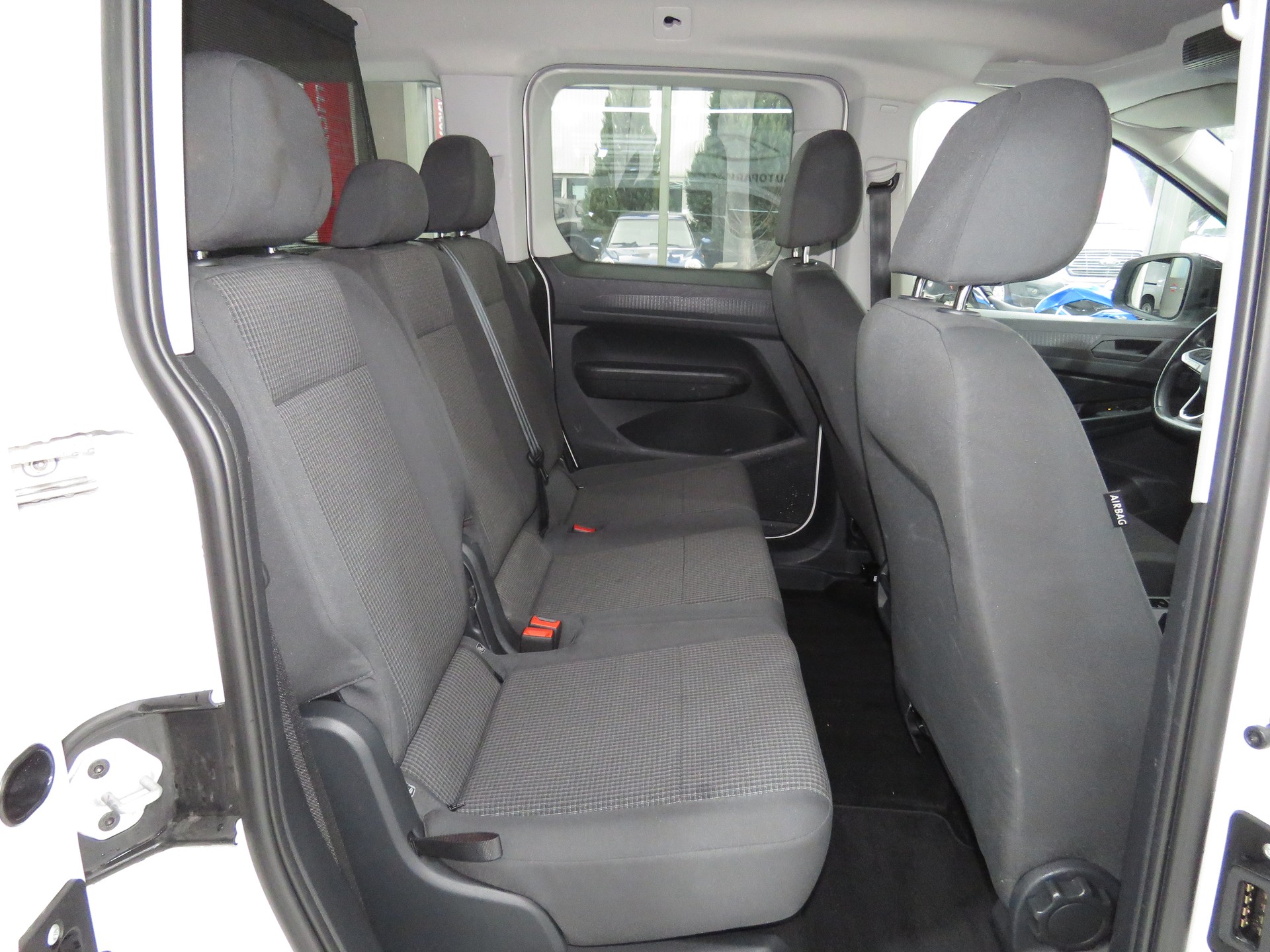 VW Caddy 2.0 TDI Liberty DSG-image-11