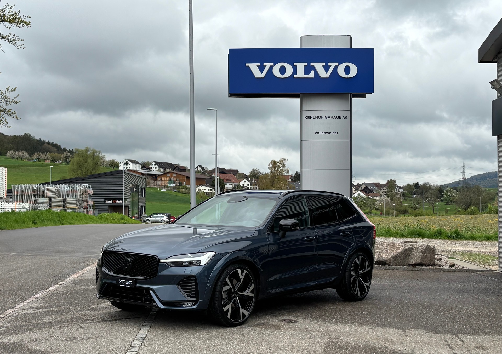 VOLVO XC60 2.0 B5 MH Black Edition AWD-image-0