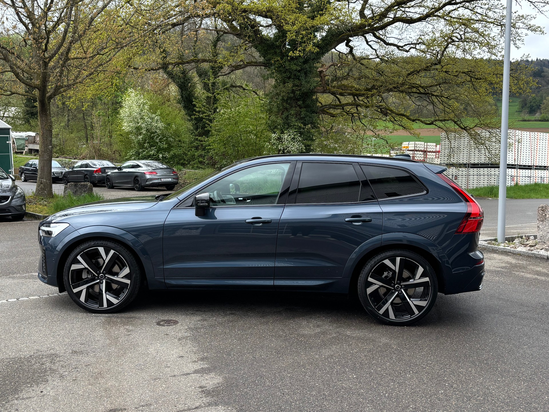 VOLVO XC60 2.0 B5 MH Black Edition AWD-image-4