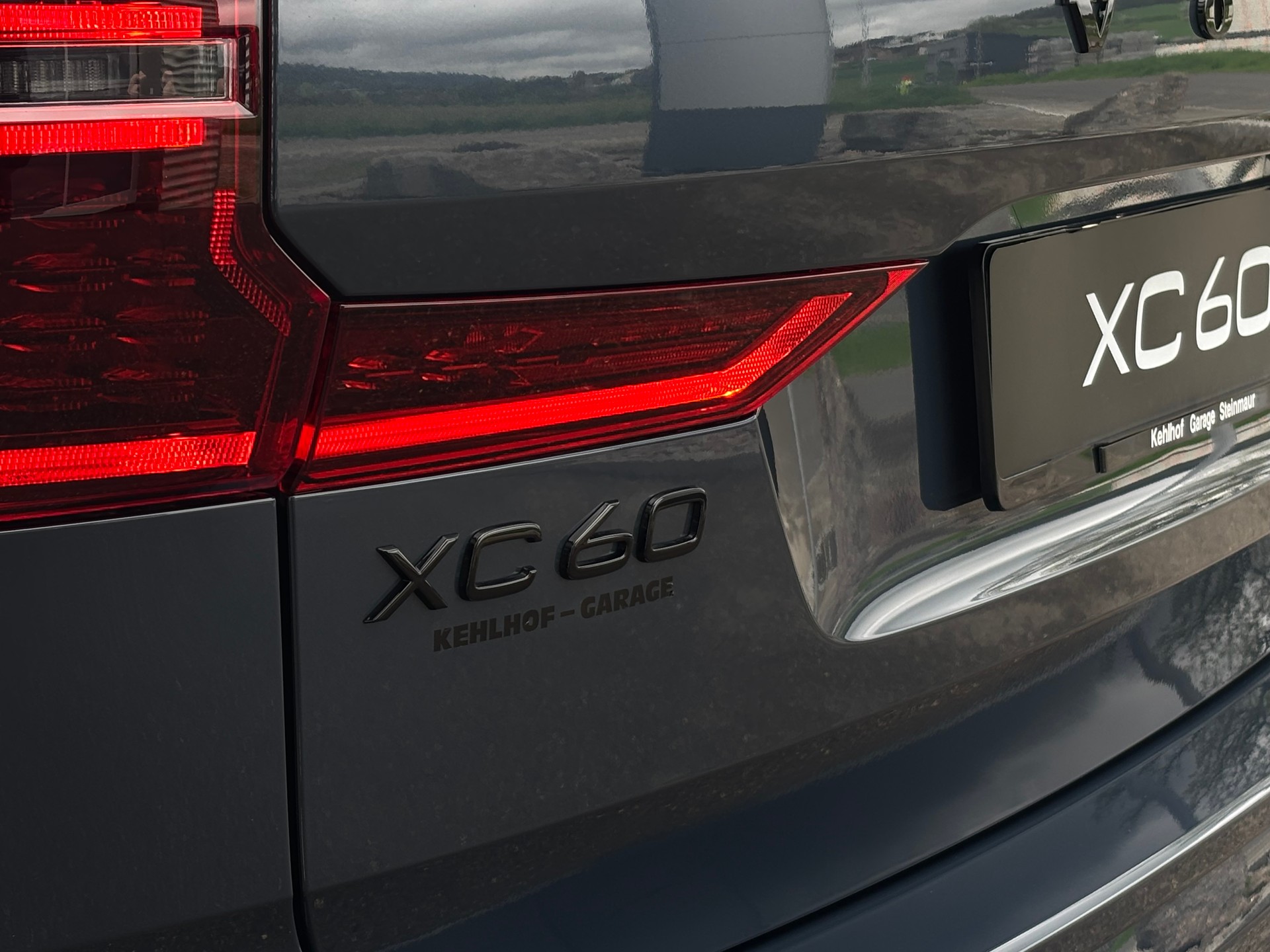 VOLVO XC60 2.0 B5 MH Black Edition AWD-image-15