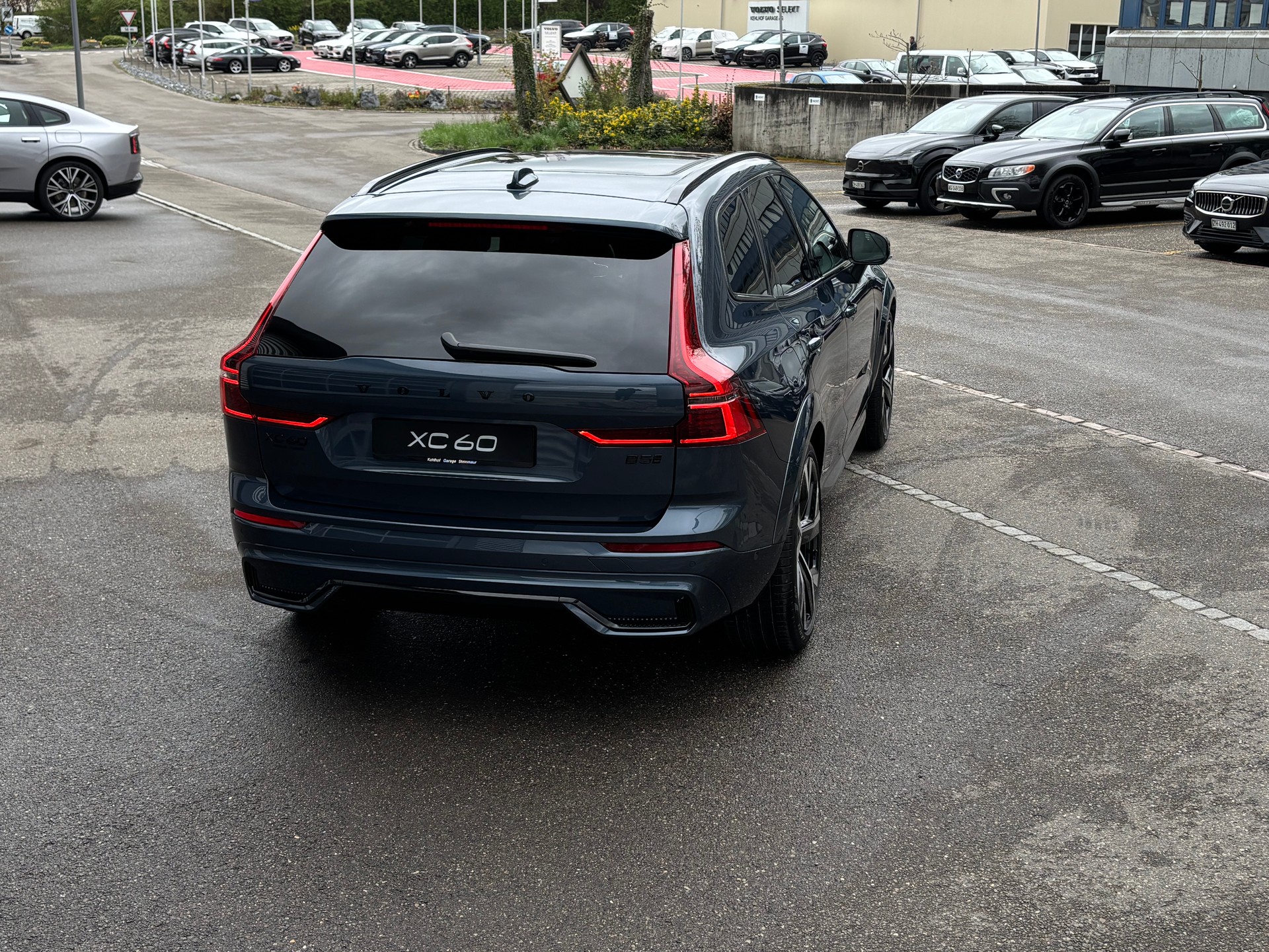 VOLVO XC60 2.0 B5 MH Black Edition AWD-image-5