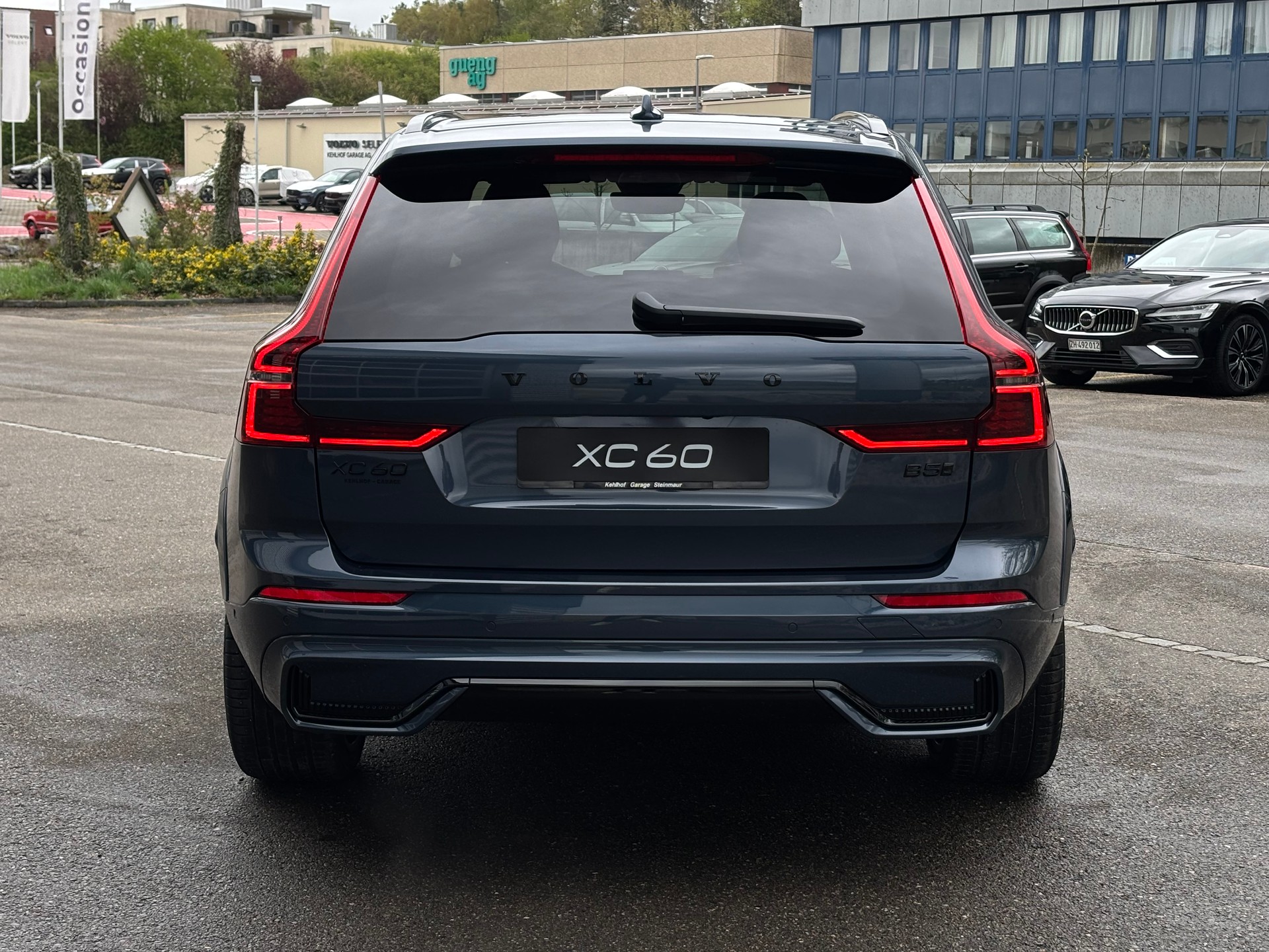 VOLVO XC60 2.0 B5 MH Black Edition AWD-image-8