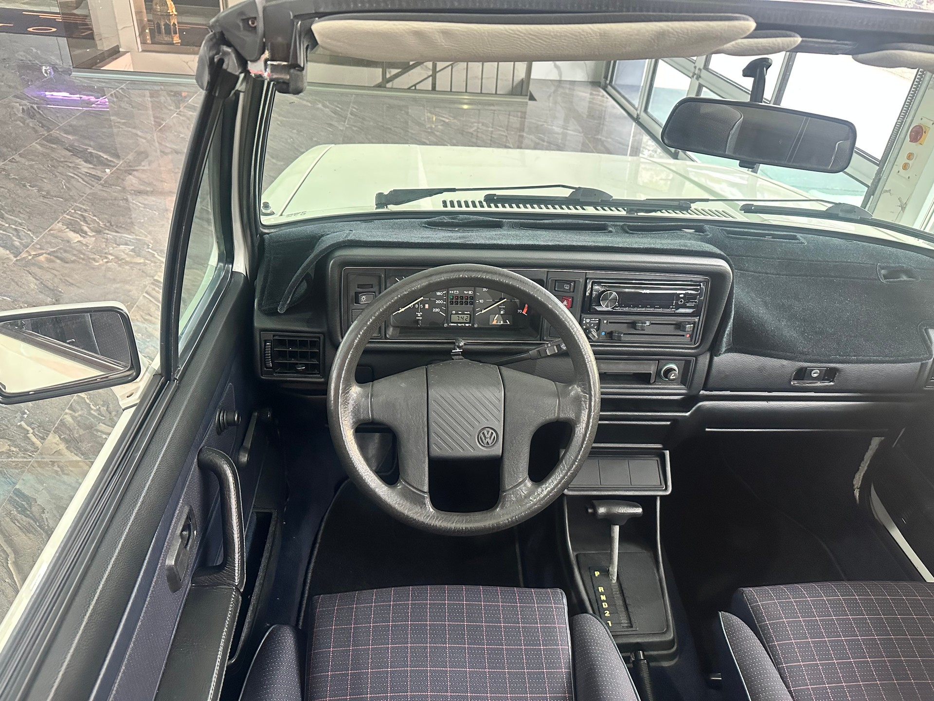 VW Golf Cabrio Special White Edition-image-47