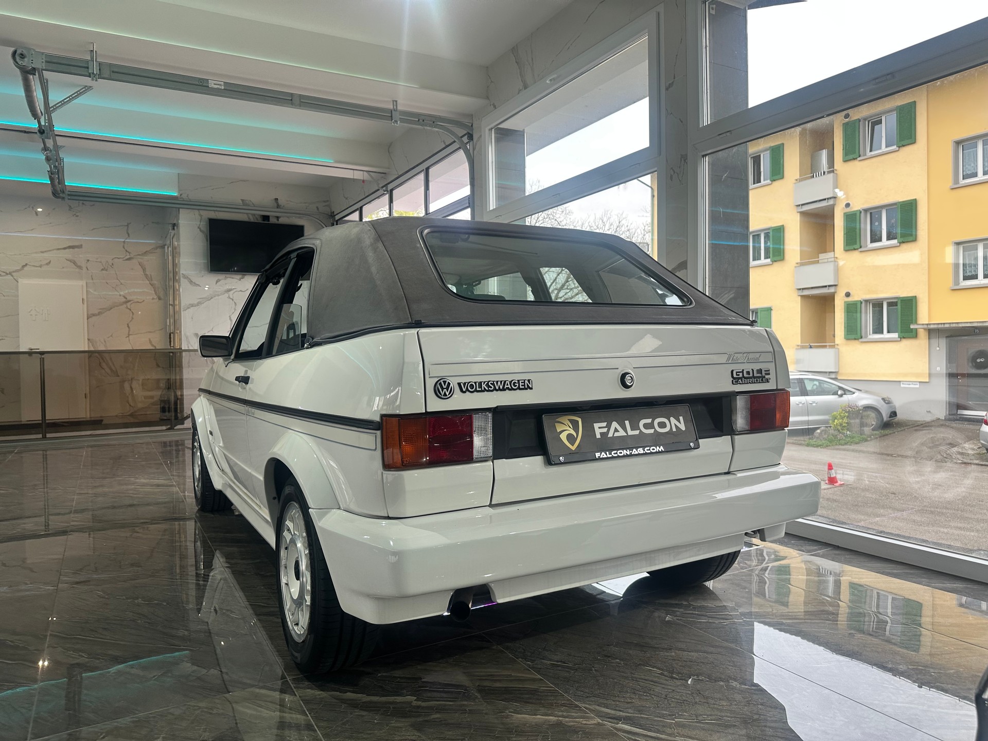 VW Golf Cabrio Special White Edition-image-22
