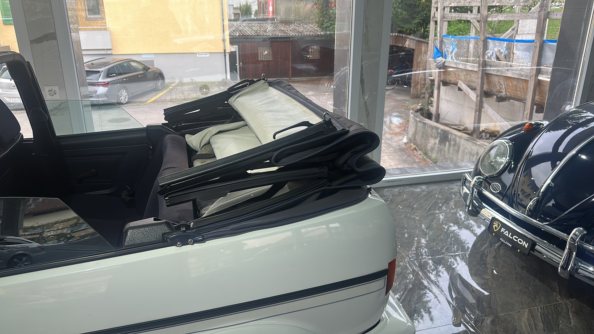 VW Golf Cabrio Special White Edition-image-16